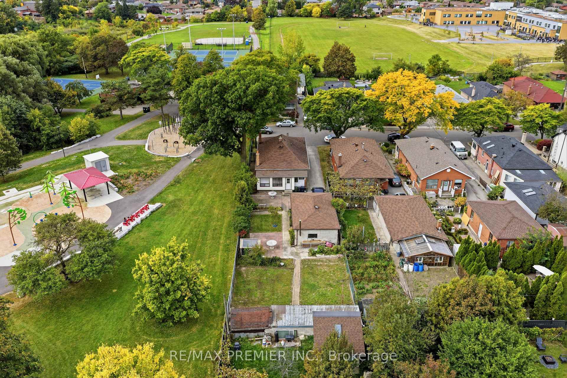 Photo 32 of 1 Mayo Drive, North York, Rustic — HOMEH