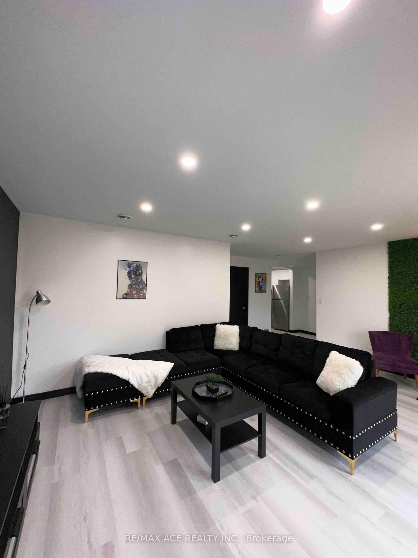 Photo 7 of Unit 2, 4985 Crysler Avenue, Niagara Falls, Downtown — HOMEH
