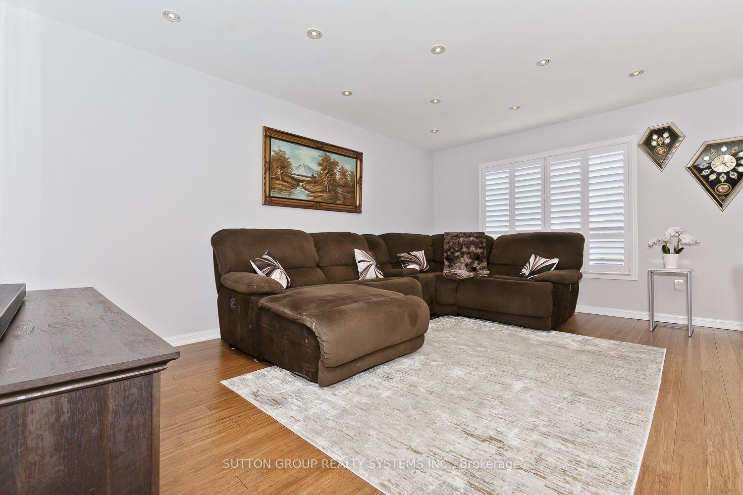 Photo 10 of 777 Shortreed Crescent, Milton, Coates — HOMEH