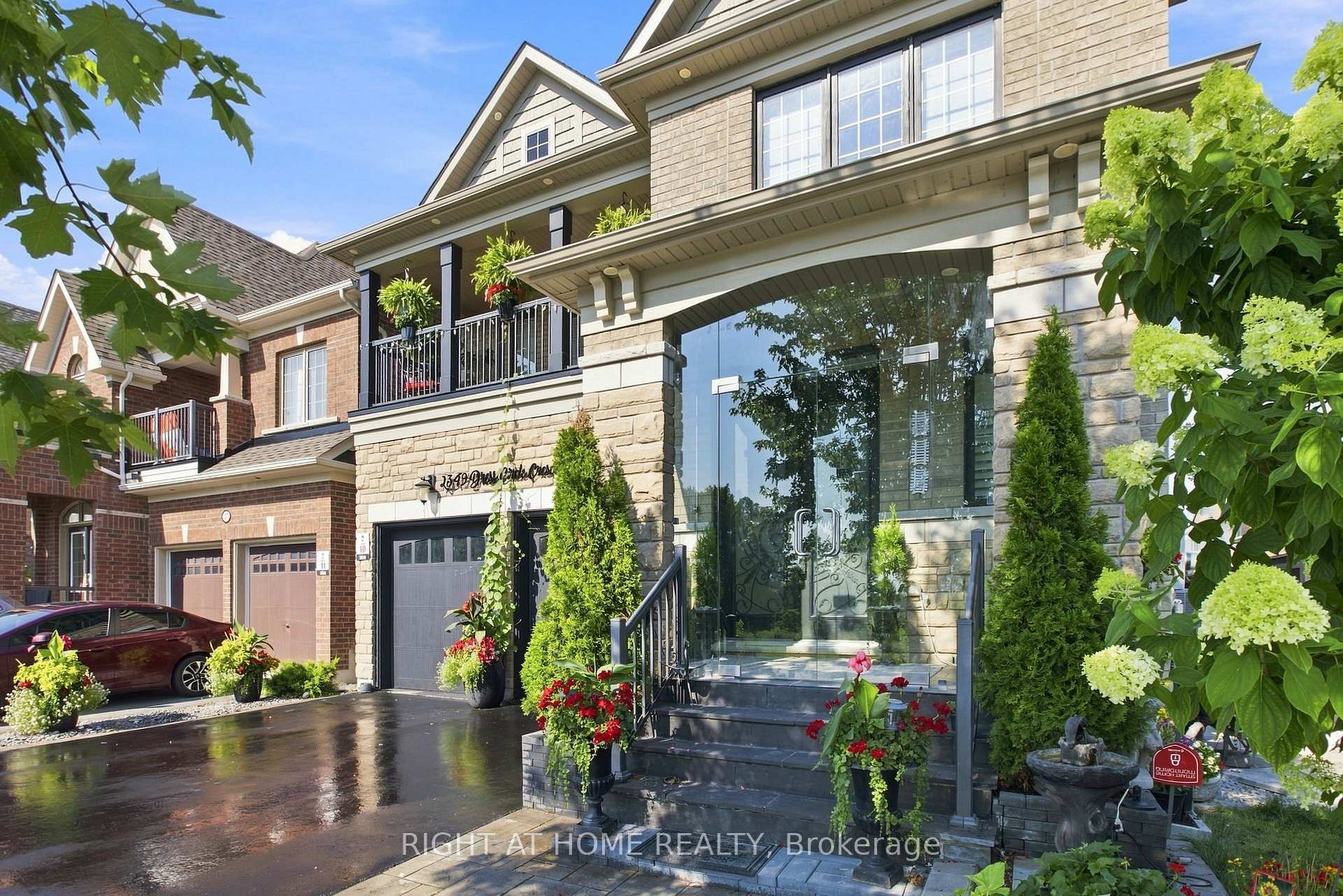Photo 3 of 2349 Dress Circle Crescent, Oshawa, Windfields — HOMEH