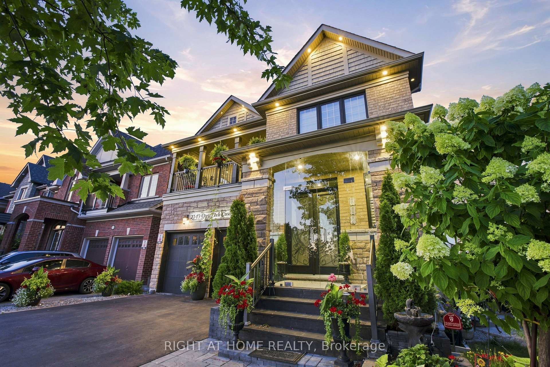 Photo 4 of 2349 Dress Circle Crescent, Oshawa, Windfields — HOMEH