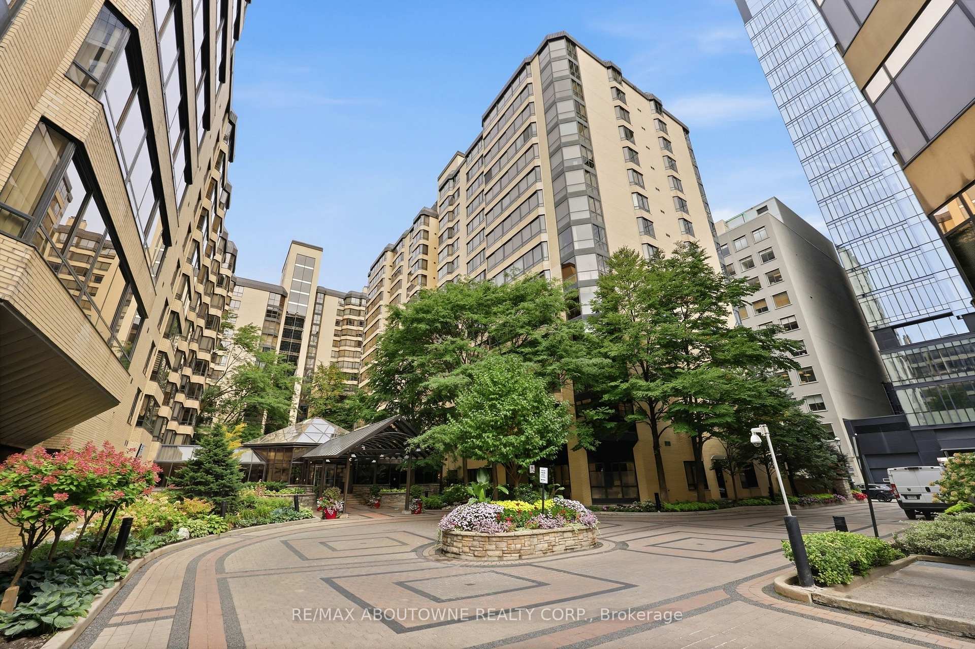 Photo 3 of Unit 1003, 280 Simcoe Street, Toronto, Kensington-Chinatown — HOMEH