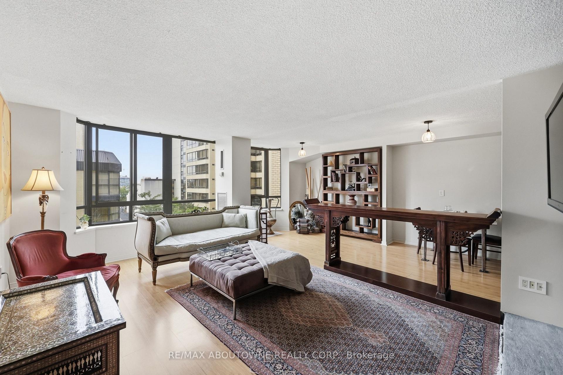 Photo 7 of Unit 1003, 280 Simcoe Street, Toronto, Kensington-Chinatown — HOMEH