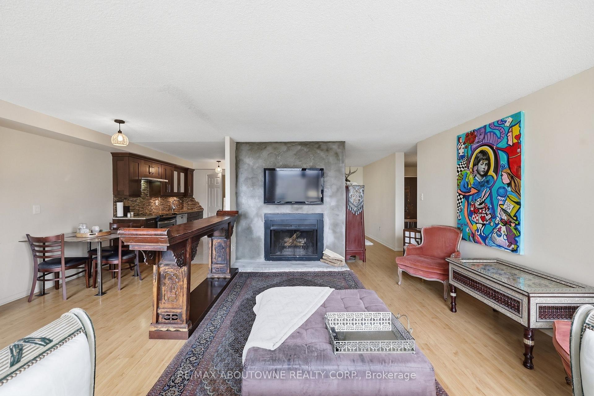 Photo 8 of Unit 1003, 280 Simcoe Street, Toronto, Kensington-Chinatown — HOMEH
