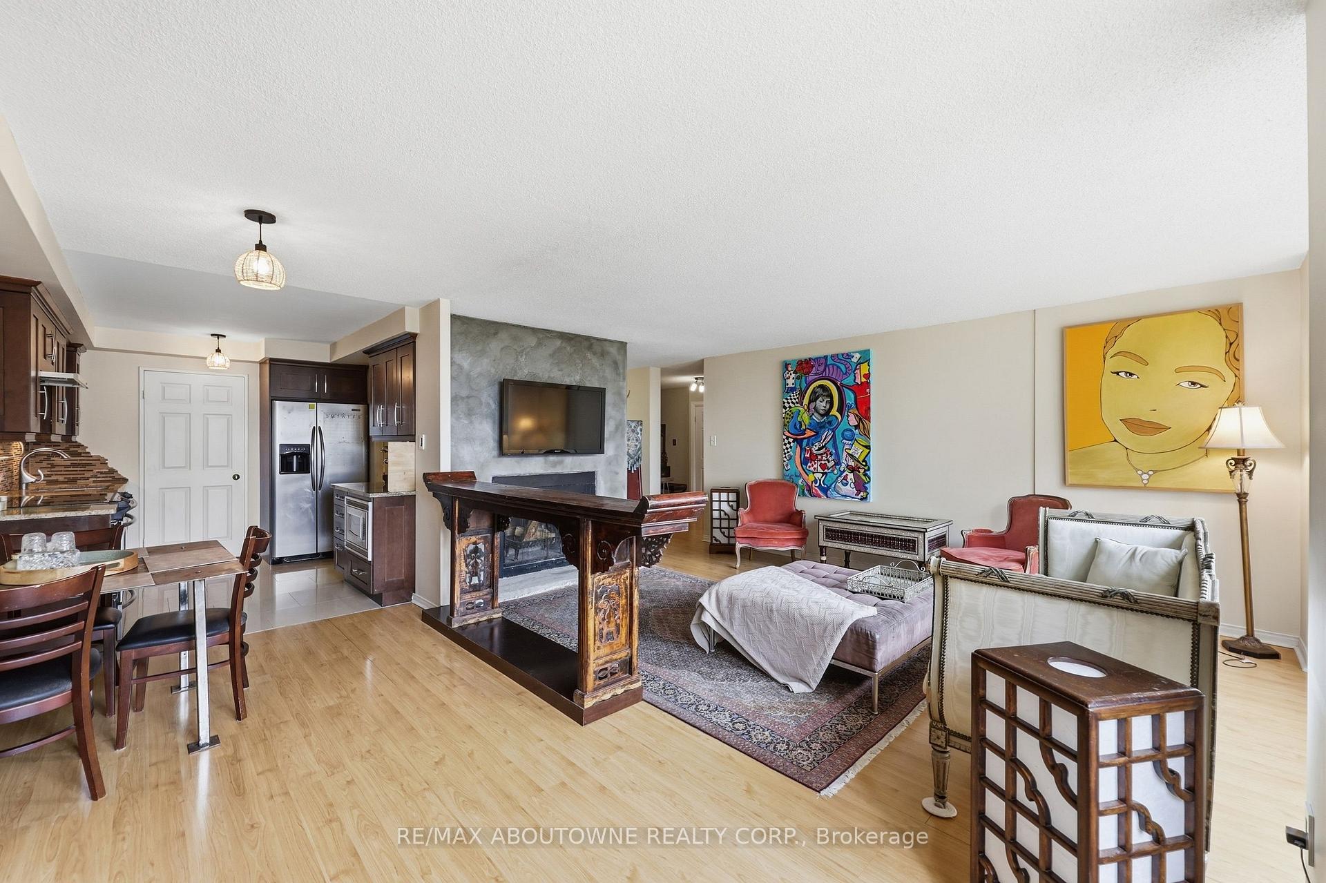 Photo 9 of Unit 1003, 280 Simcoe Street, Toronto, Kensington-Chinatown — HOMEH