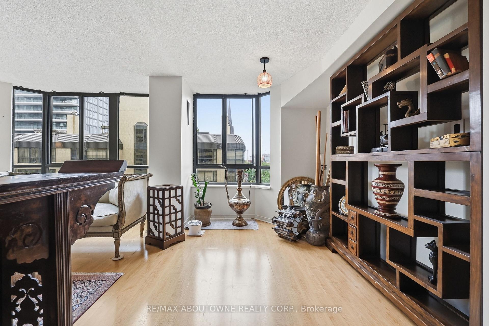 Photo 10 of Unit 1003, 280 Simcoe Street, Toronto, Kensington-Chinatown — HOMEH