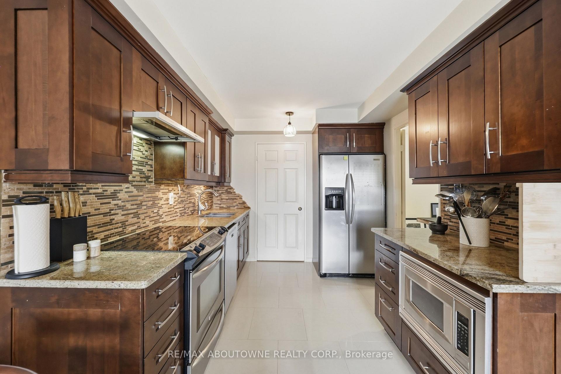 Photo 13 of Unit 1003, 280 Simcoe Street, Toronto, Kensington-Chinatown — HOMEH
