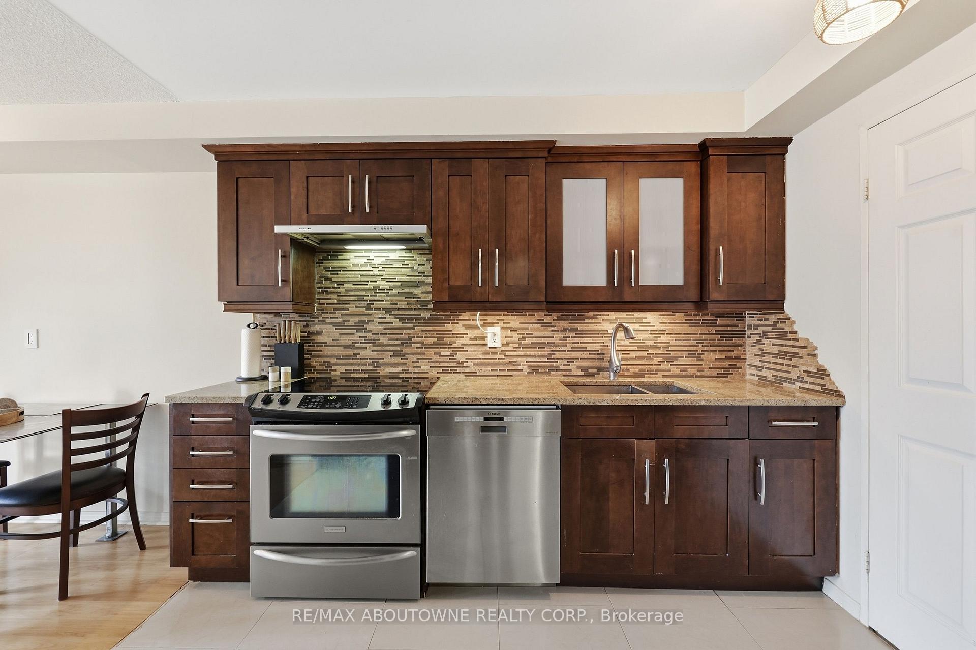 Photo 14 of Unit 1003, 280 Simcoe Street, Toronto, Kensington-Chinatown — HOMEH