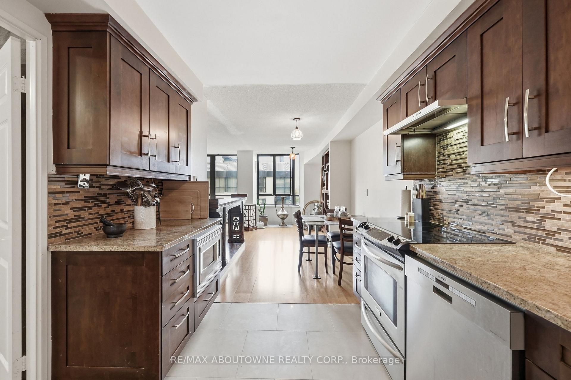 Photo 16 of Unit 1003, 280 Simcoe Street, Toronto, Kensington-Chinatown — HOMEH