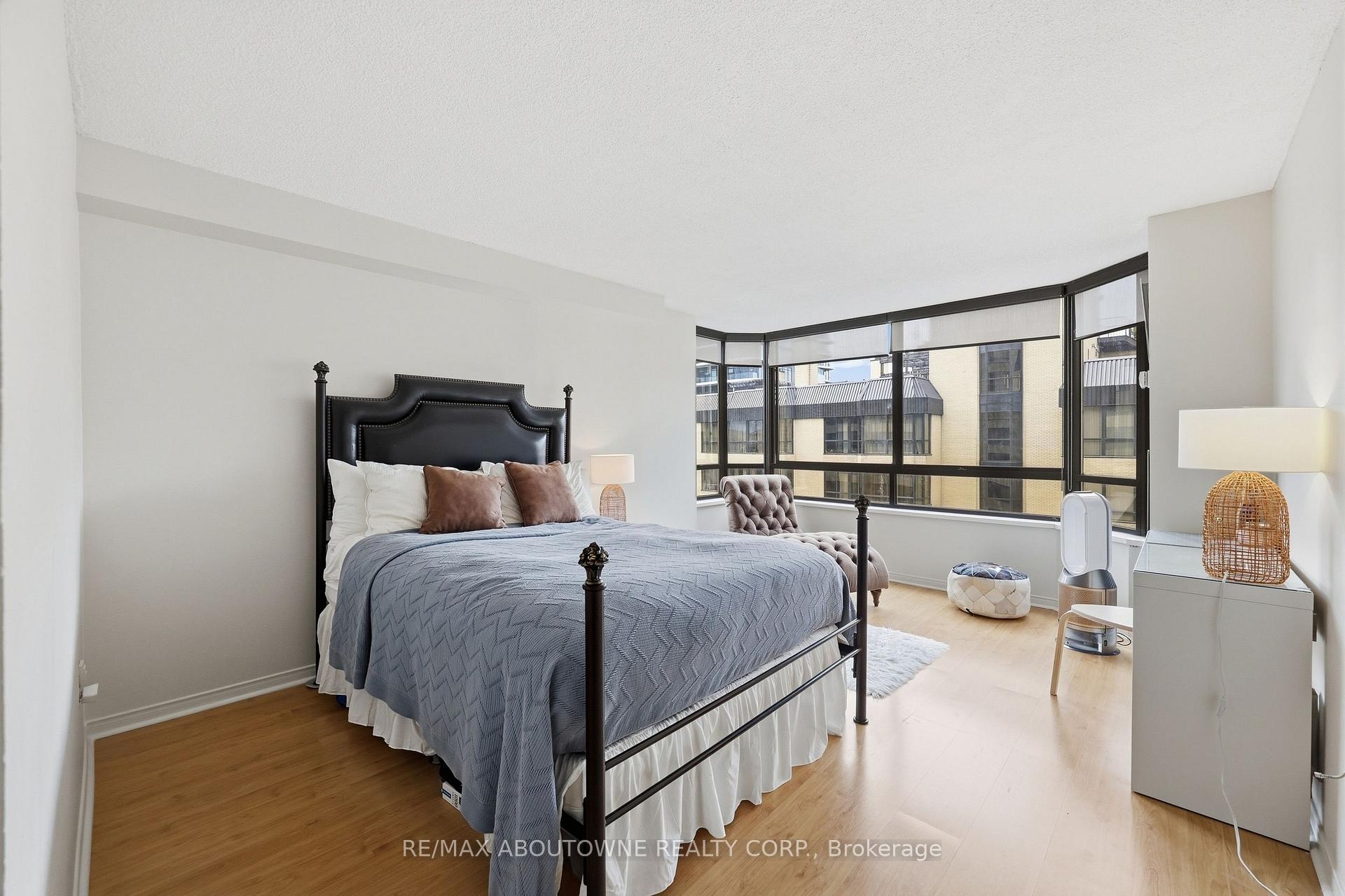 Photo 19 of Unit 1003, 280 Simcoe Street, Toronto, Kensington-Chinatown — HOMEH