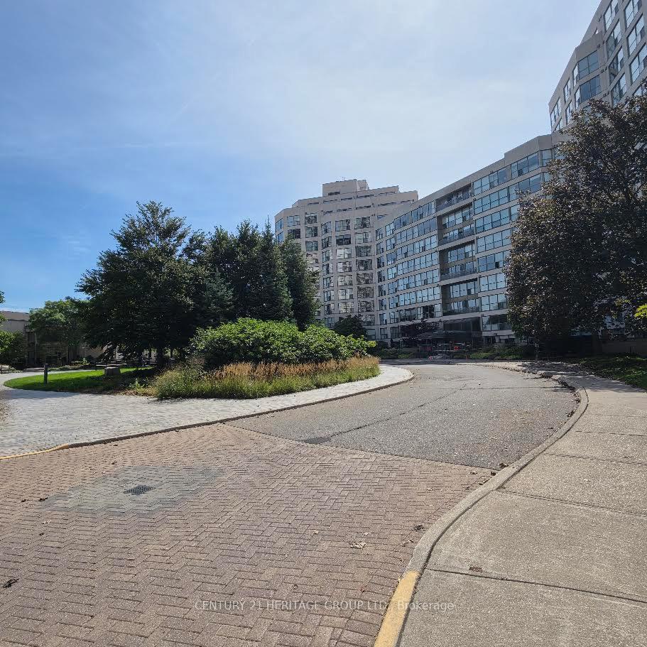 Photo of Unit 610, 2267 Lakeshore Boulevard W