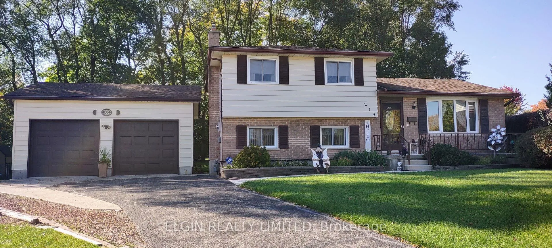 Photo of 219 Brentwood Crescent