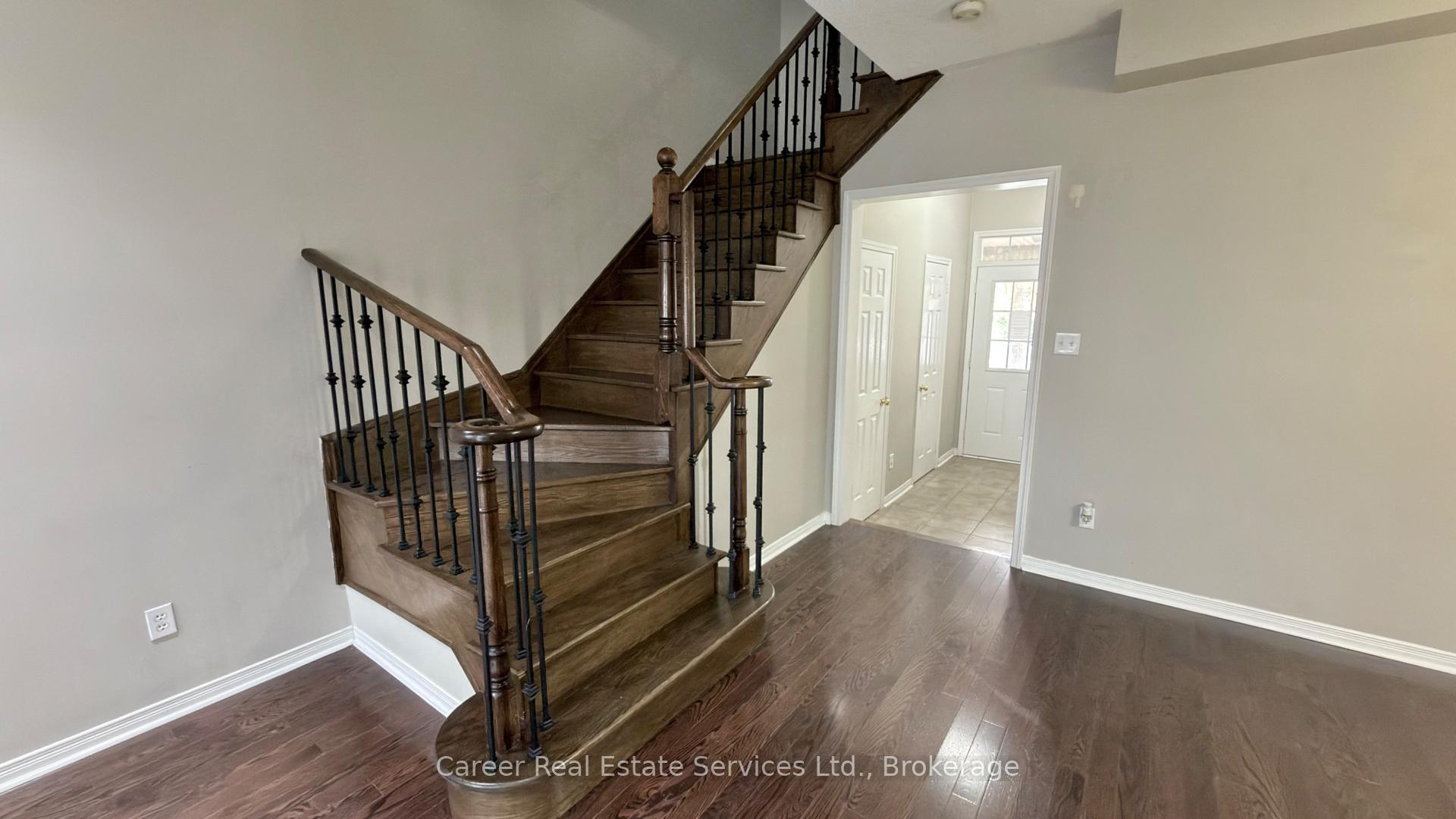 Photo 4 of 123 Silverwood Circle, Ajax, Central East — HOMEH