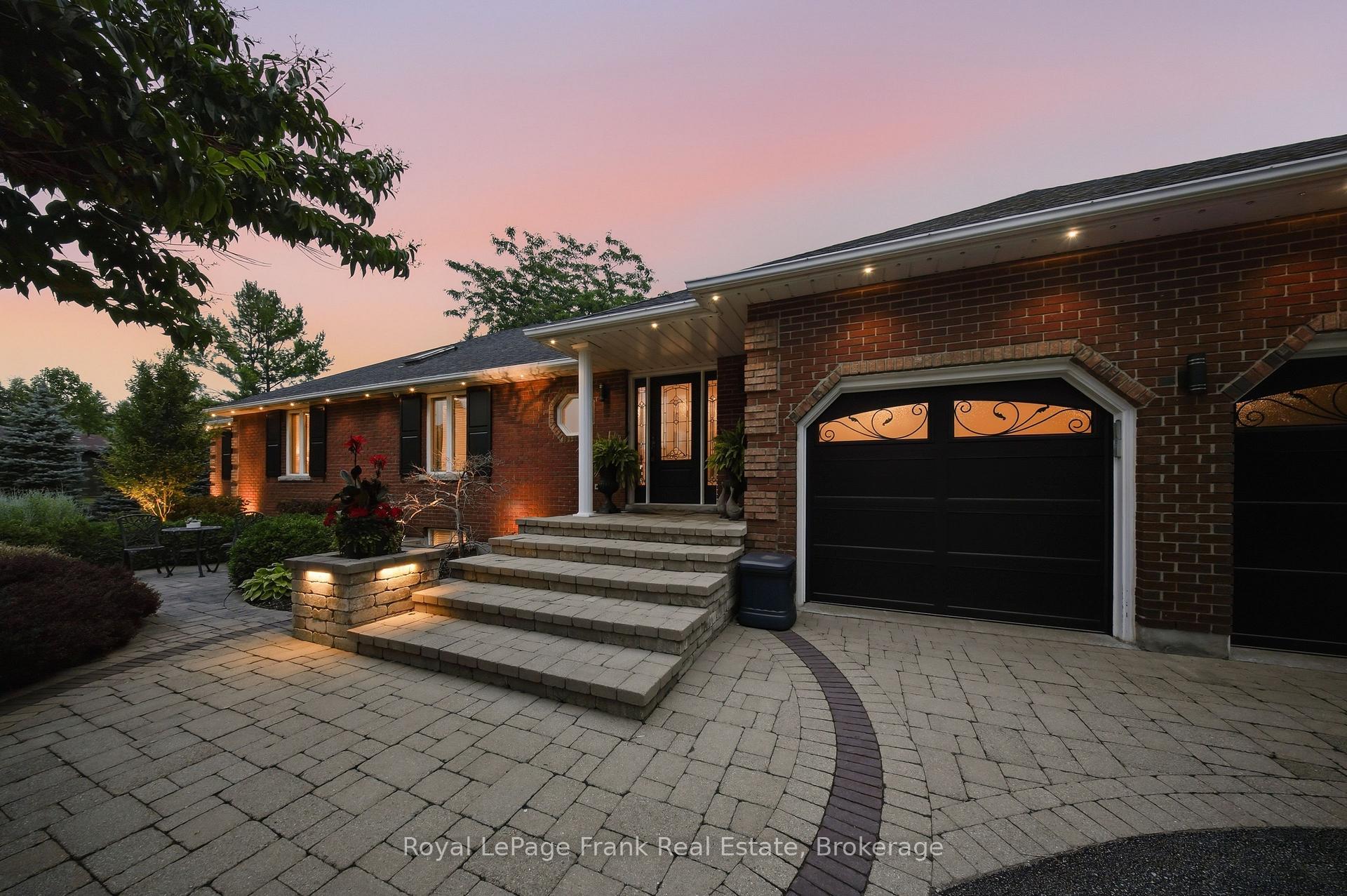 Photo 4 of 5 Craig Court, Clarington, Bowmanville — HOMEH