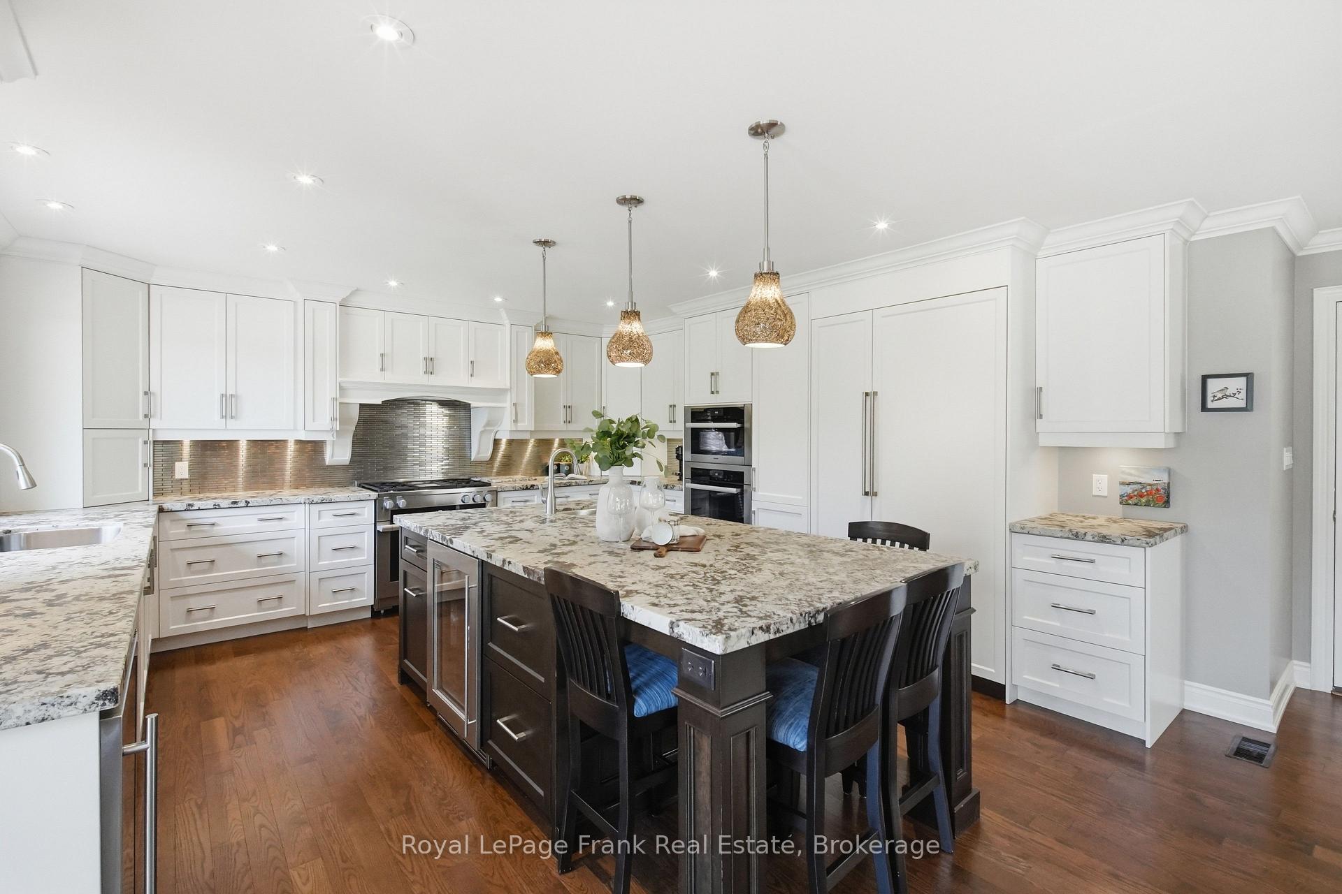 Photo 8 of 5 Craig Court, Clarington, Bowmanville — HOMEH