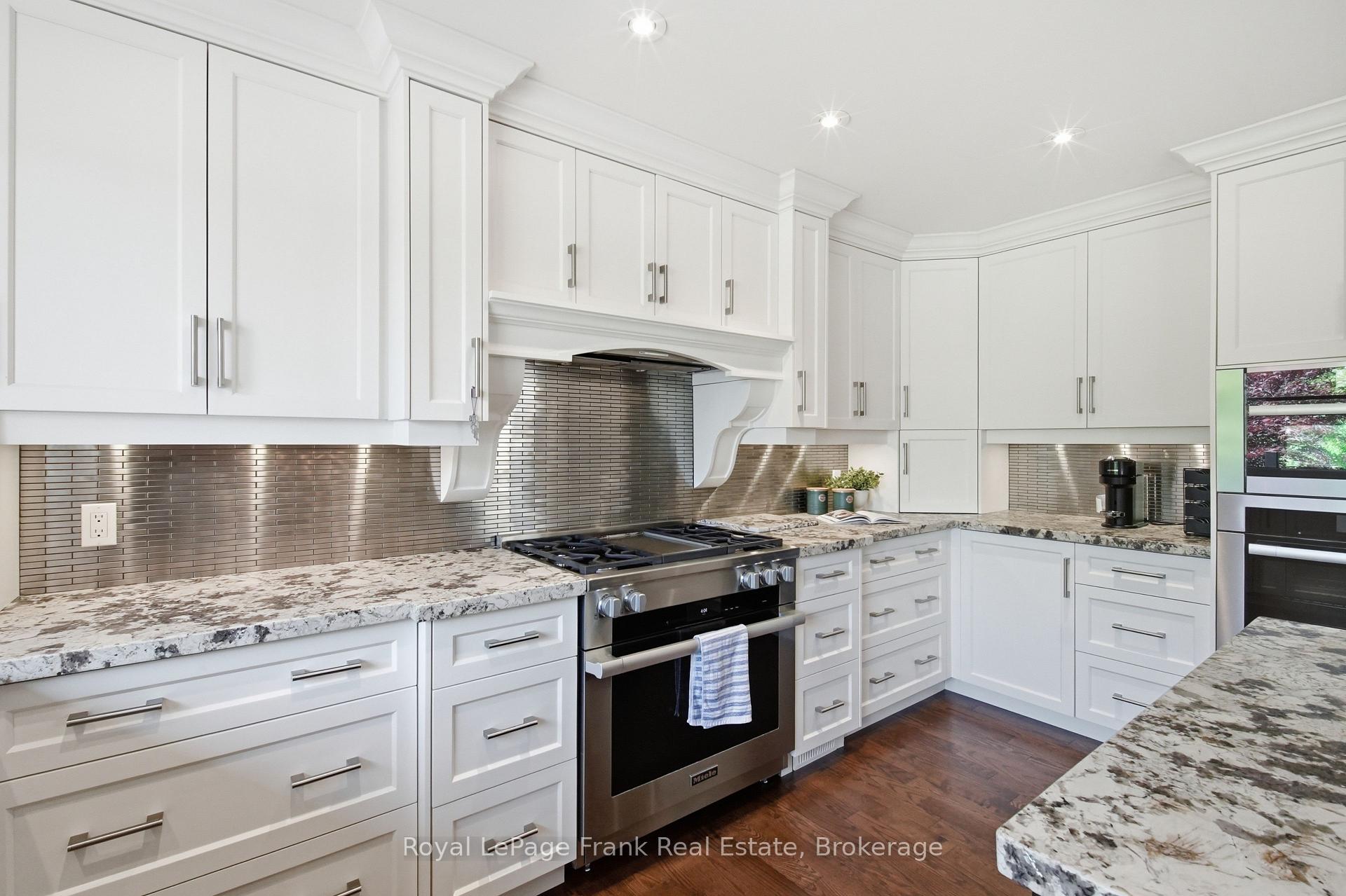 Photo 9 of 5 Craig Court, Clarington, Bowmanville — HOMEH