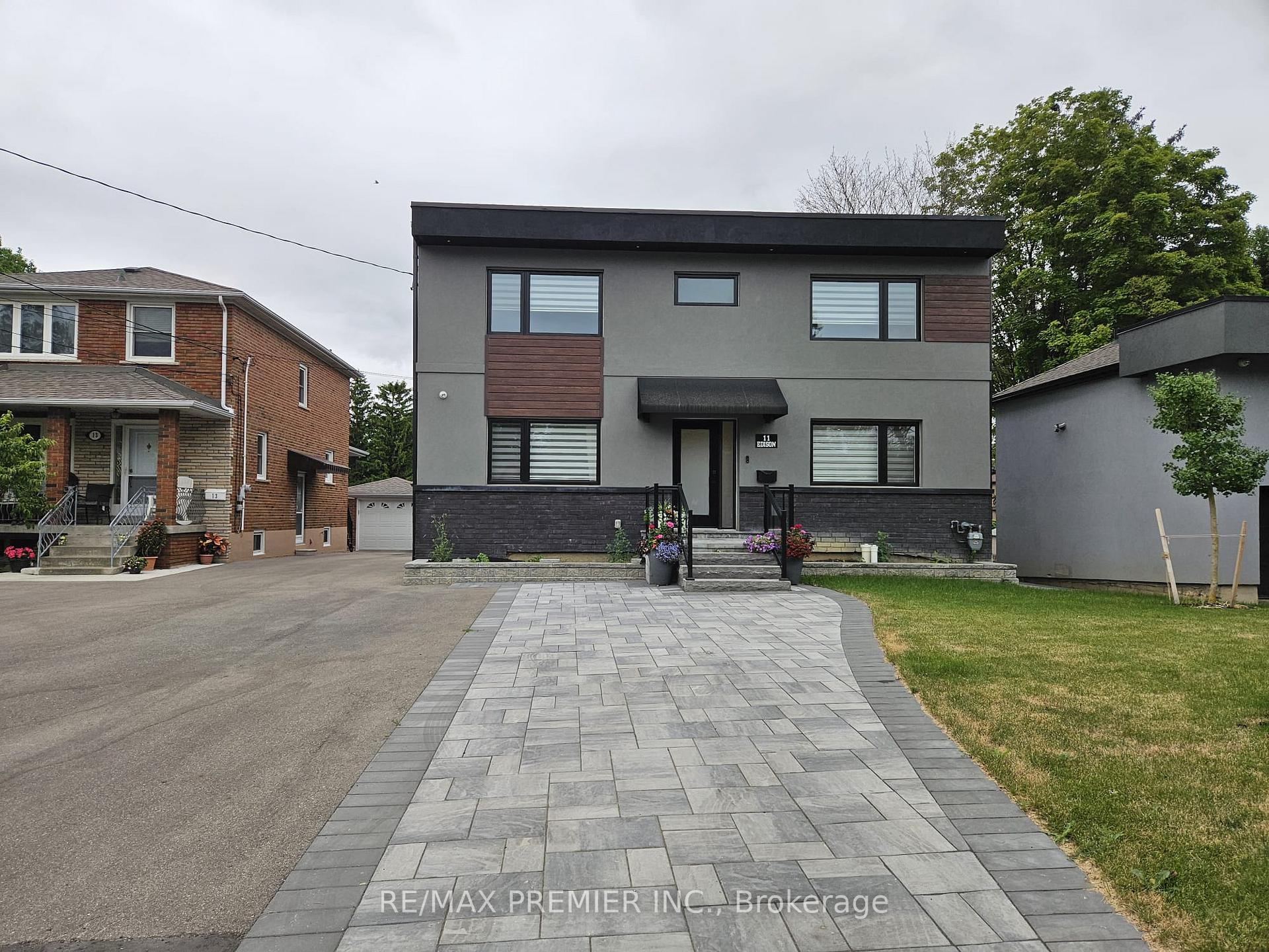 Photo 1 of 11 Edison Circle, North York, Maple Leaf — HOMEH