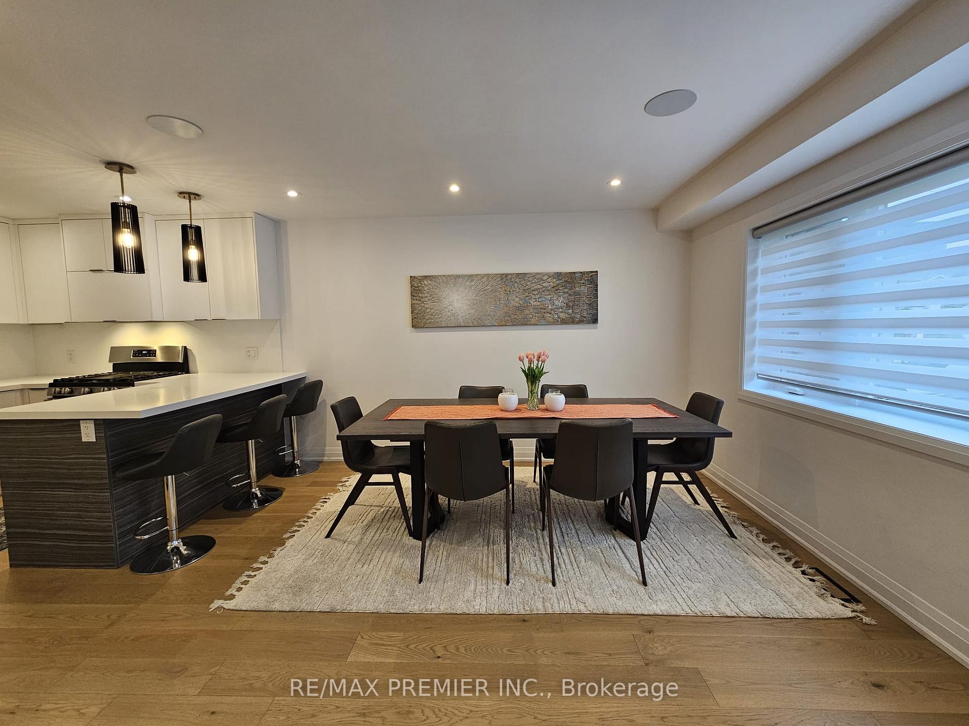Photo 8 of 11 Edison Circle, North York, Maple Leaf — HOMEH