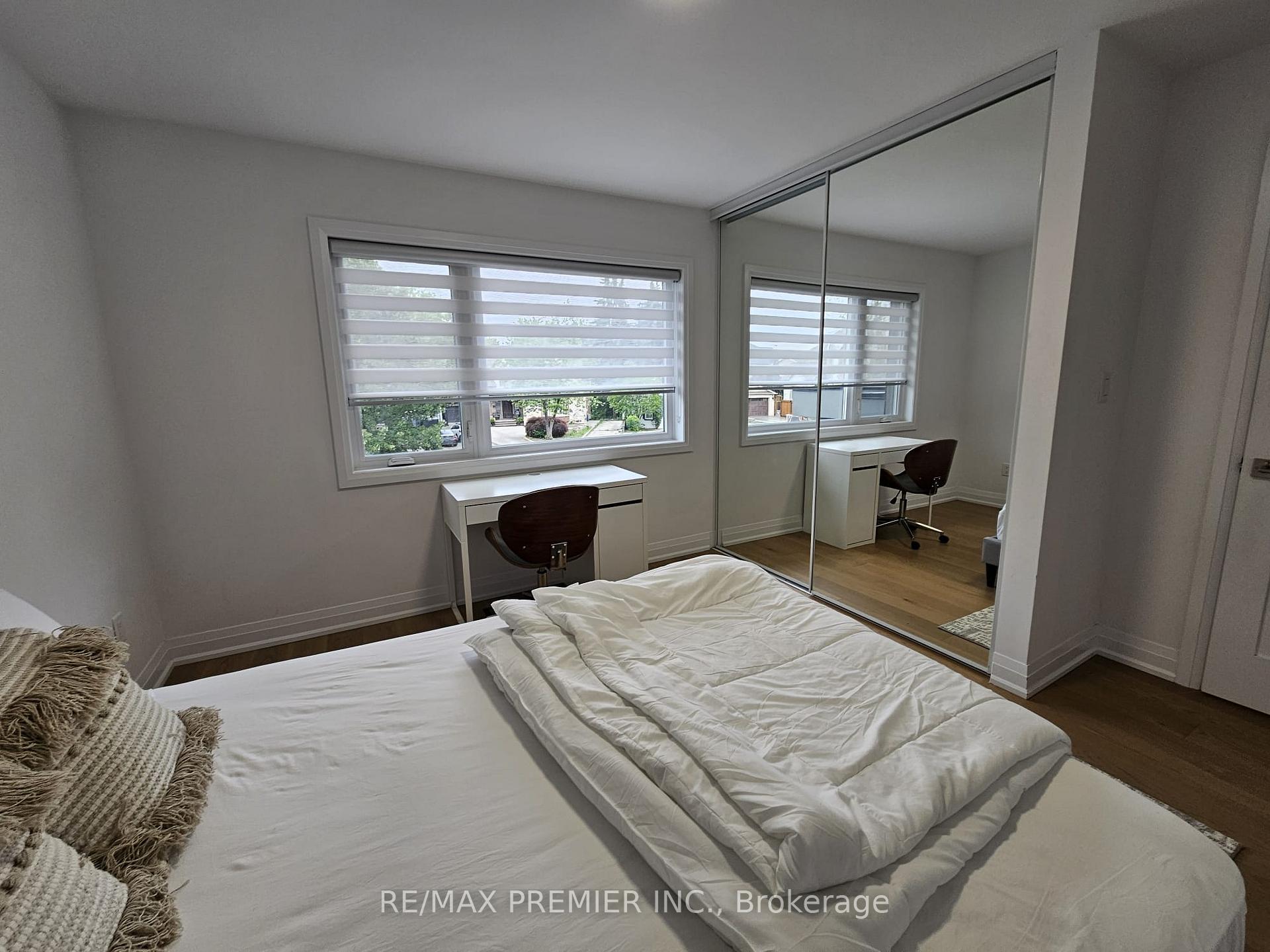 Photo 23 of 11 Edison Circle, North York, Maple Leaf — HOMEH