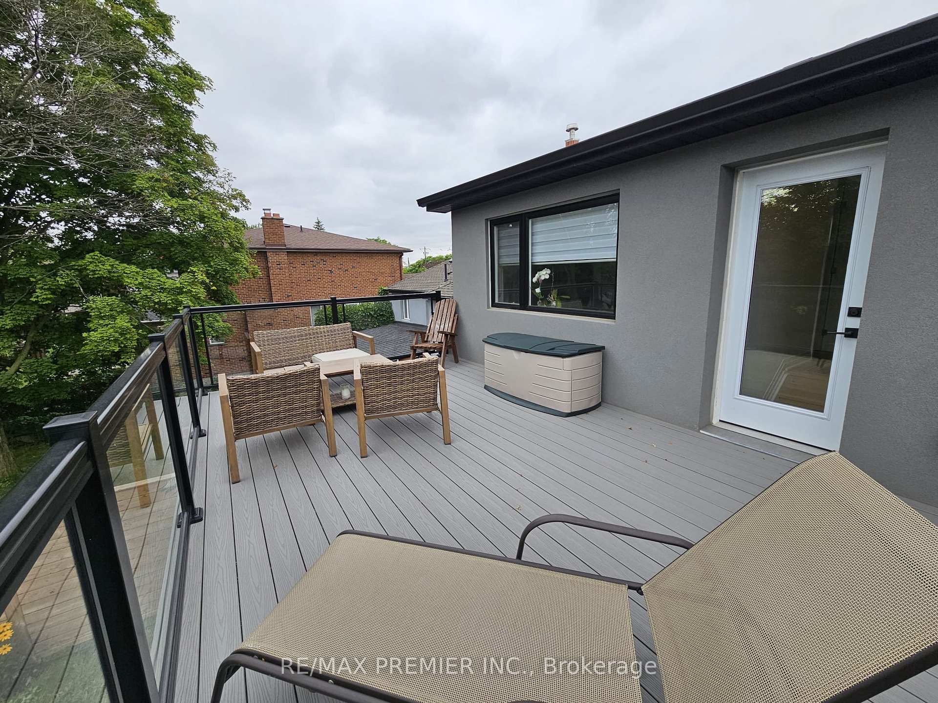 Photo 25 of 11 Edison Circle, North York, Maple Leaf — HOMEH