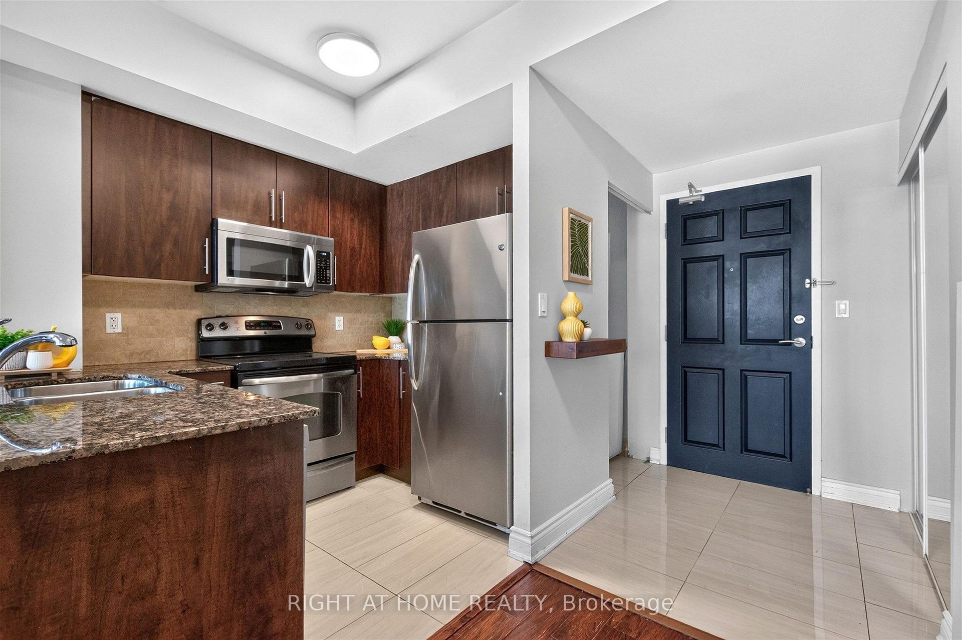 Photo 6 of Unit 504, 650 Mount Pleasant Road, Toronto, Mount Pleasant West — HOMEH