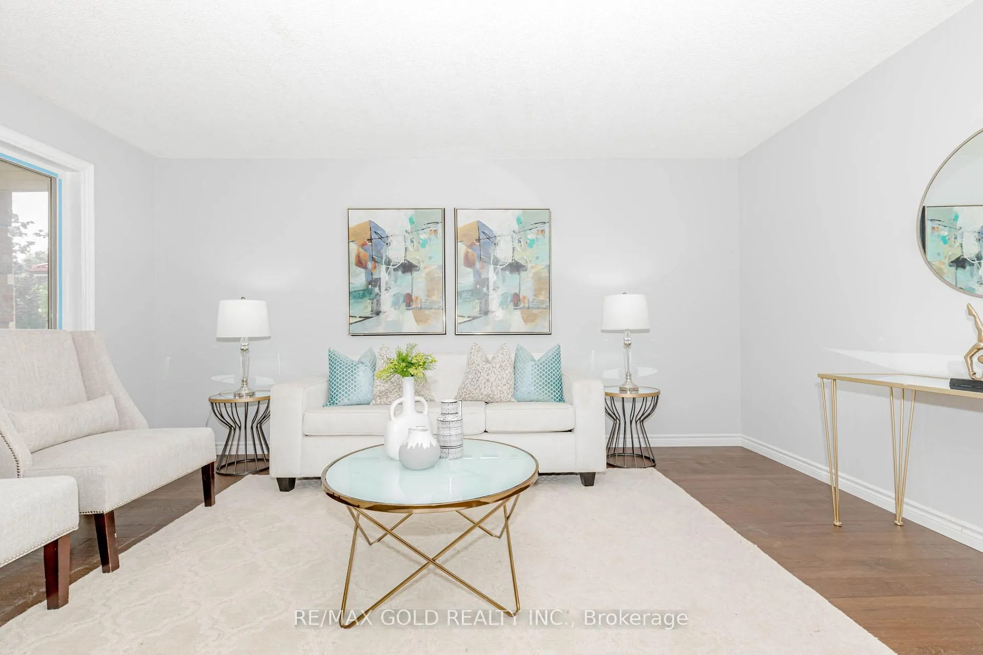 Photo 4 of 16 Polygon Court, Brampton, Heart Lake West — HOMEH