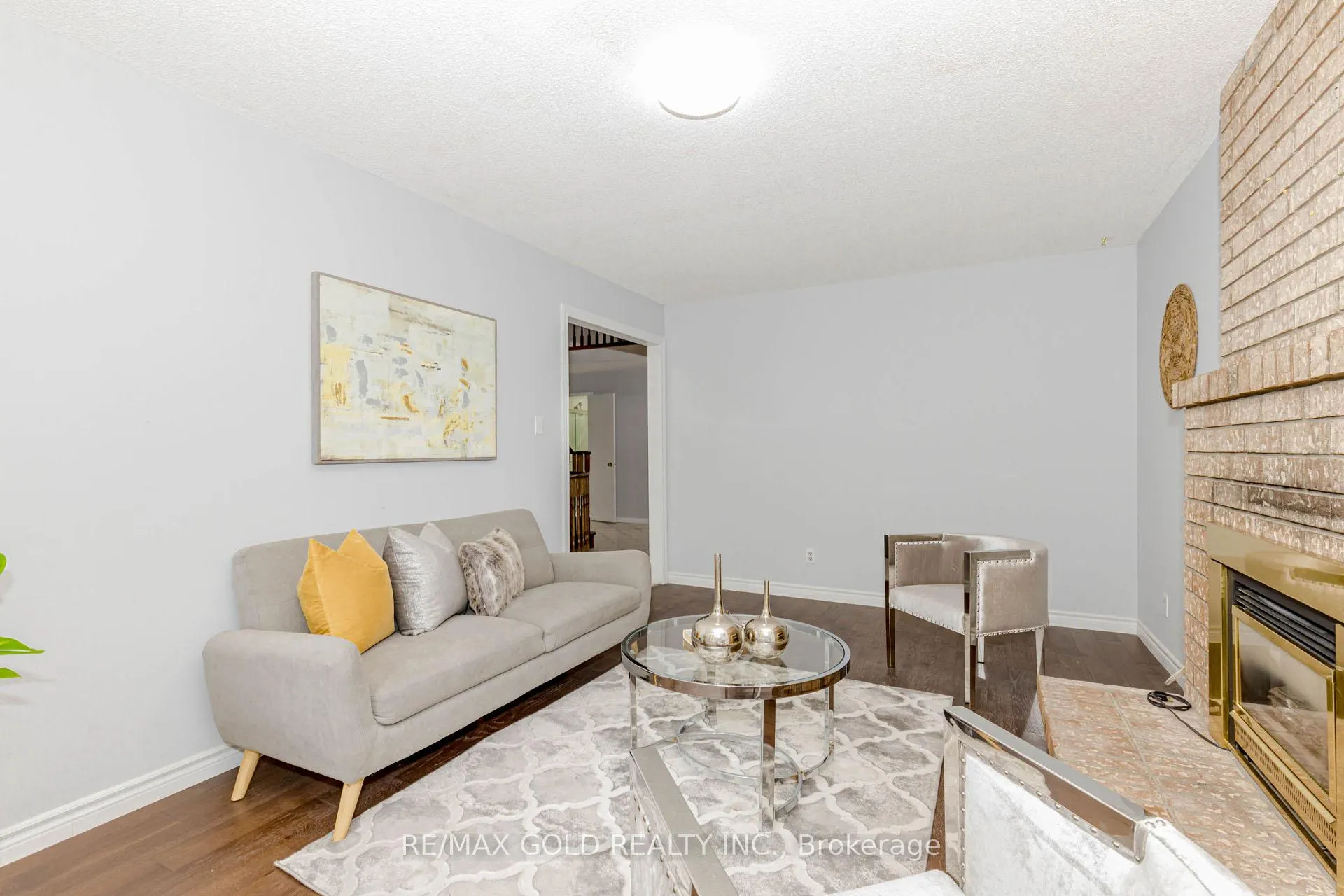 Photo 7 of 16 Polygon Court, Brampton, Heart Lake West — HOMEH