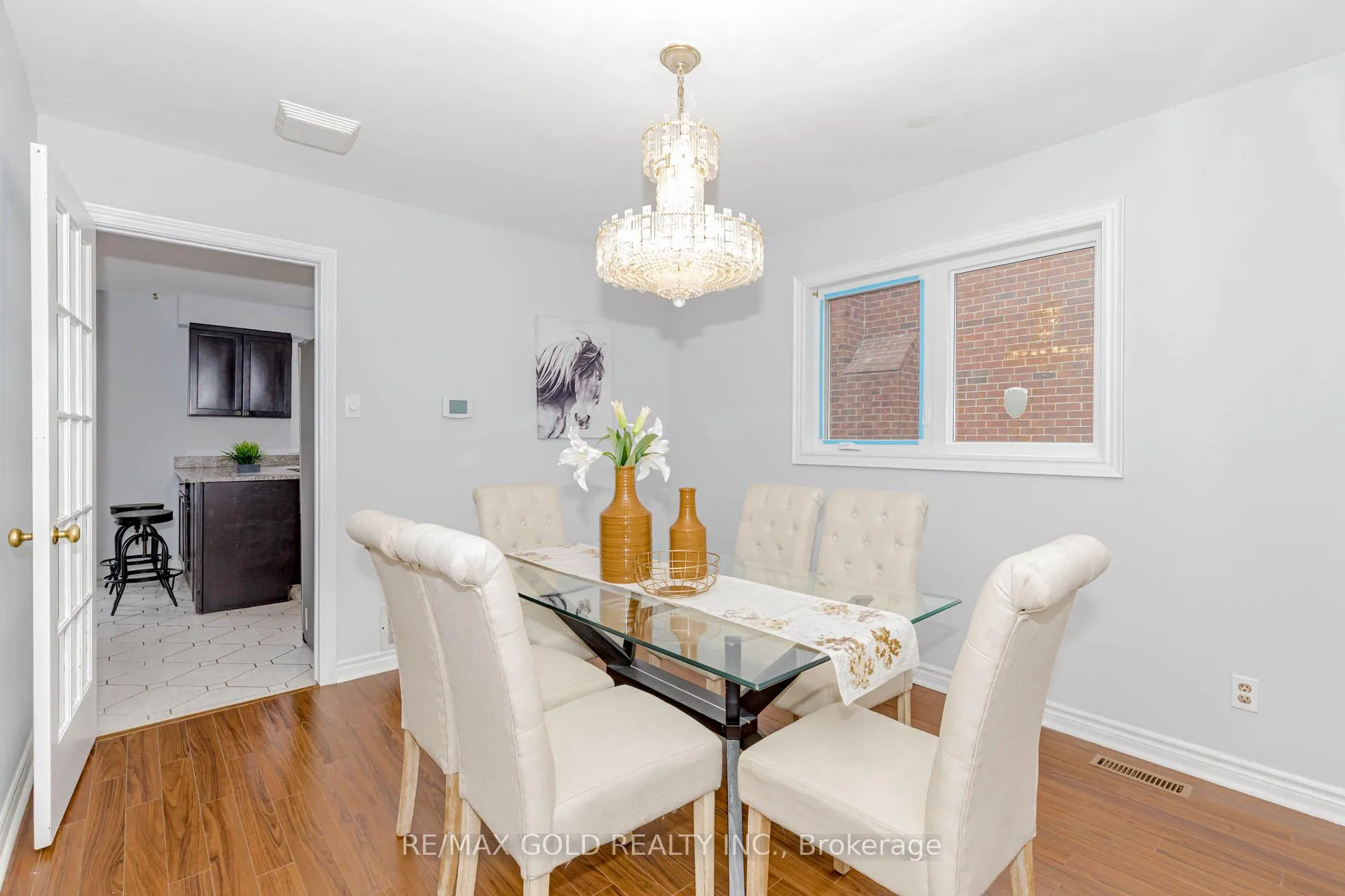 Photo 8 of 16 Polygon Court, Brampton, Heart Lake West — HOMEH
