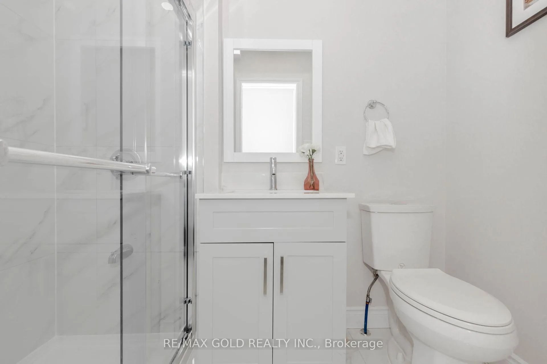 Photo 12 of 16 Polygon Court, Brampton, Heart Lake West — HOMEH