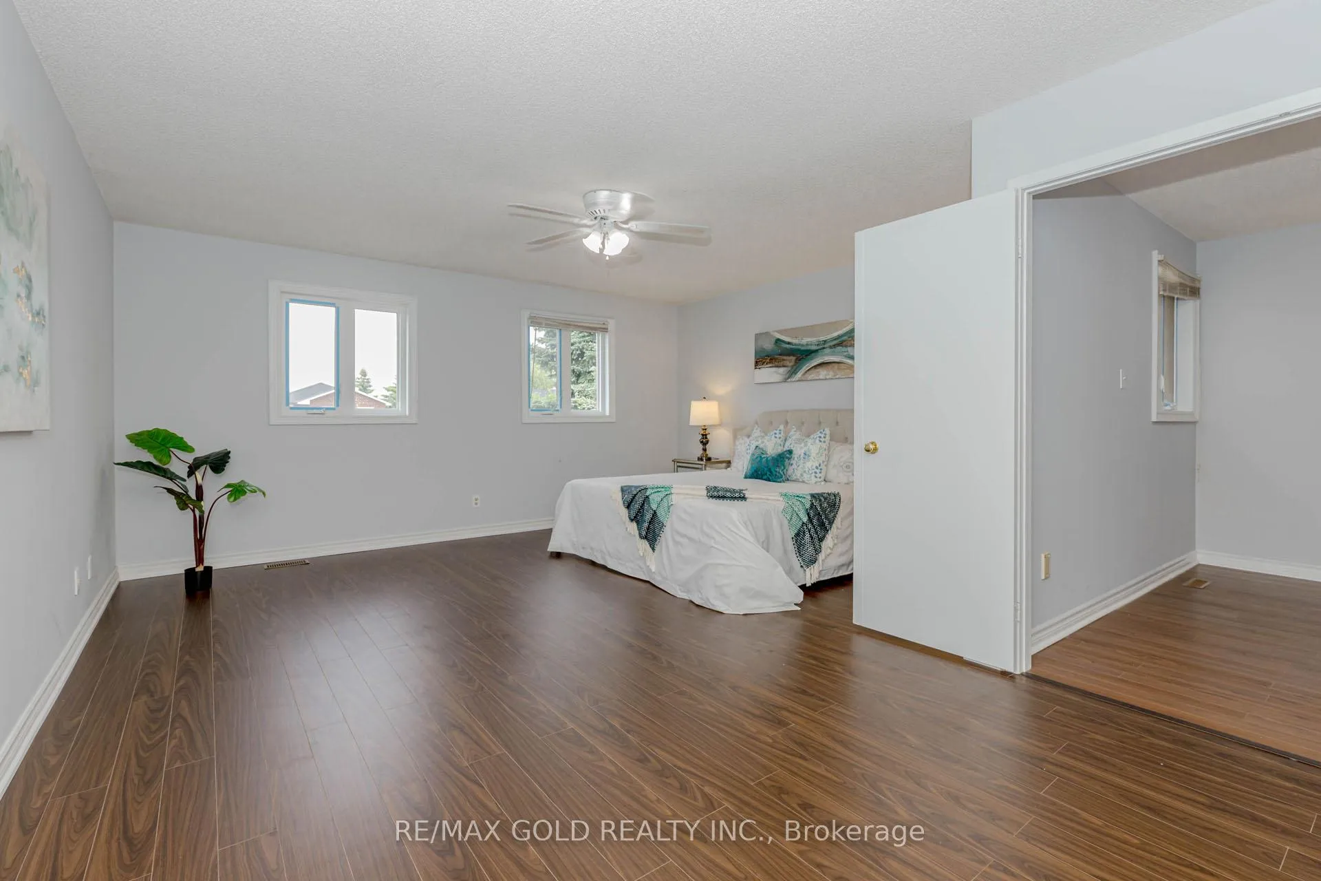 Photo 14 of 16 Polygon Court, Brampton, Heart Lake West — HOMEH
