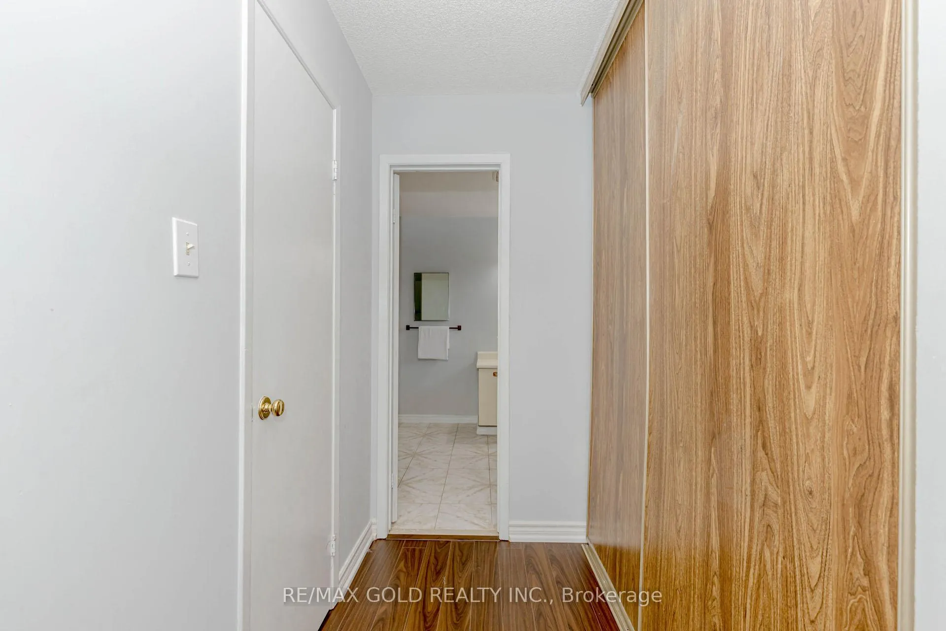 Photo 17 of 16 Polygon Court, Brampton, Heart Lake West — HOMEH