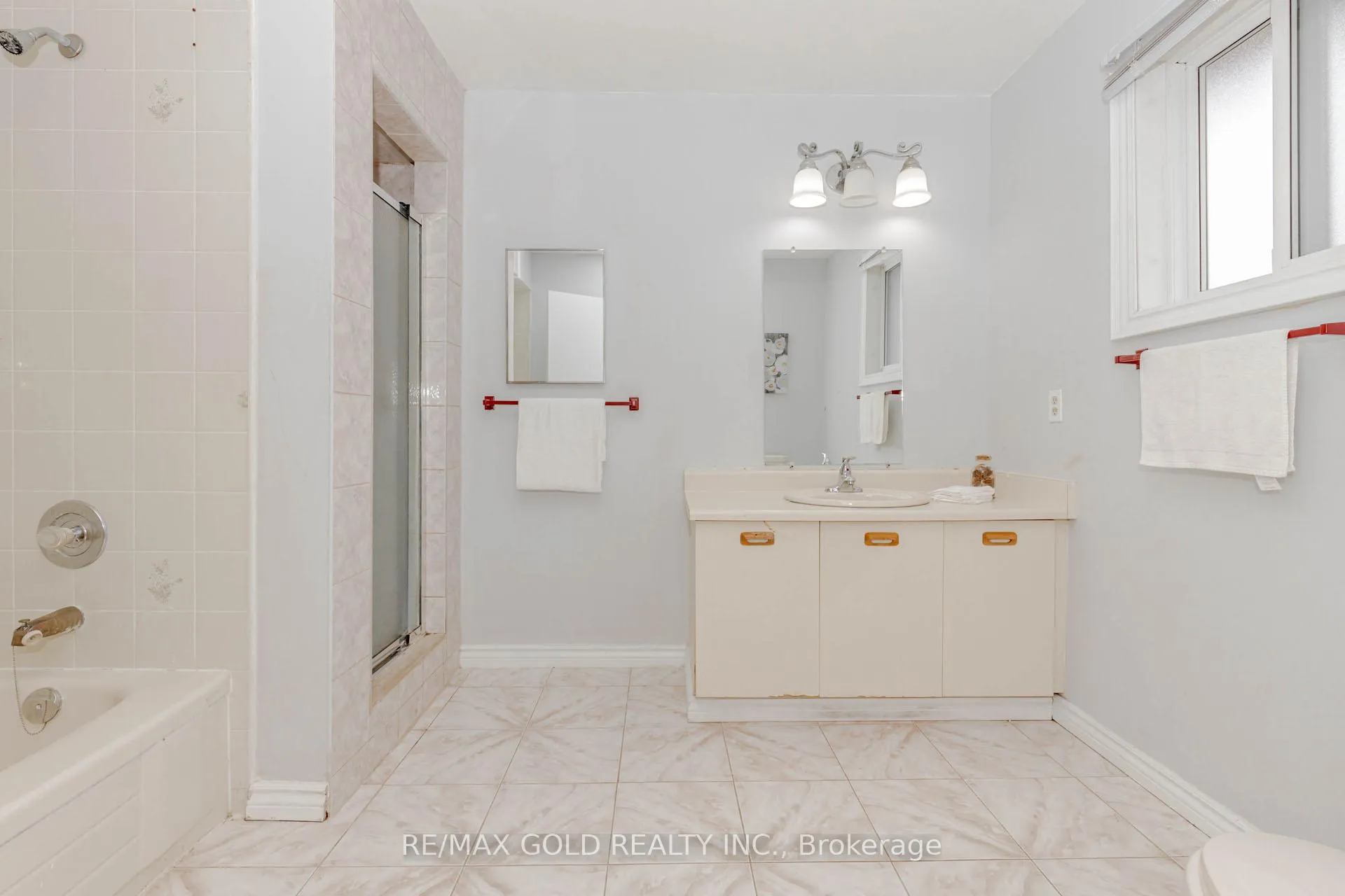 Photo 19 of 16 Polygon Court, Brampton, Heart Lake West — HOMEH