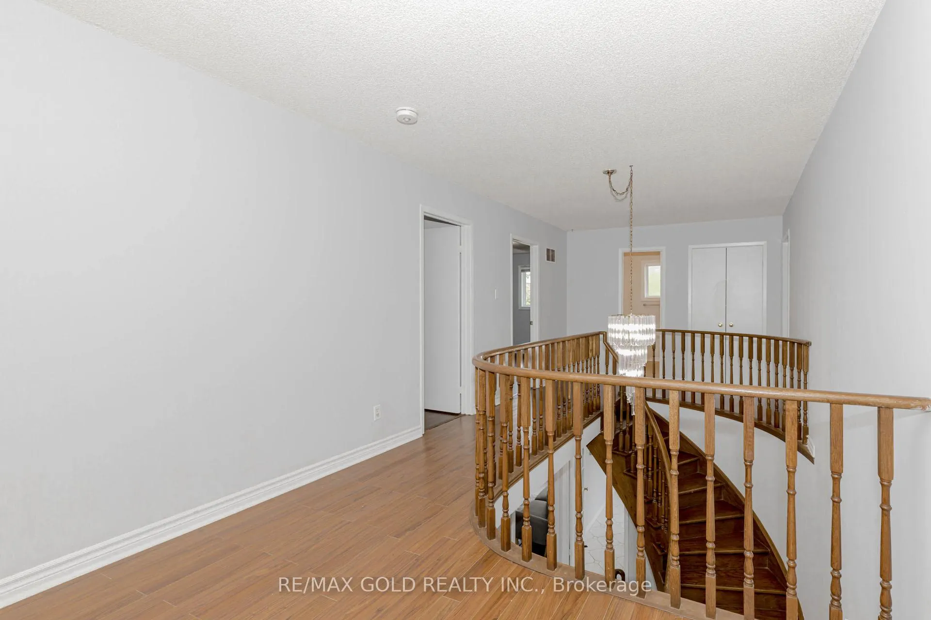 Photo 20 of 16 Polygon Court, Brampton, Heart Lake West — HOMEH