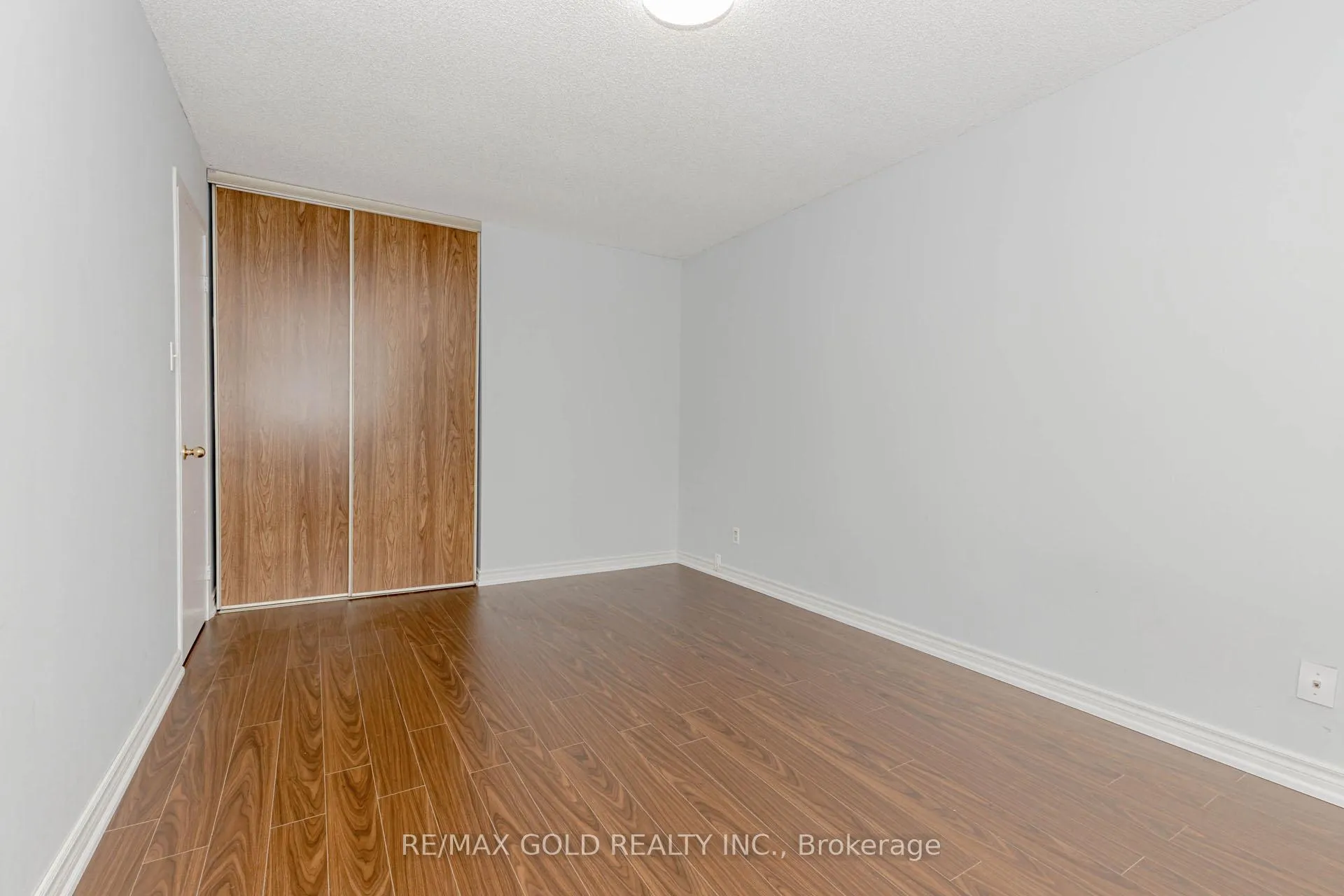 Photo 23 of 16 Polygon Court, Brampton, Heart Lake West — HOMEH