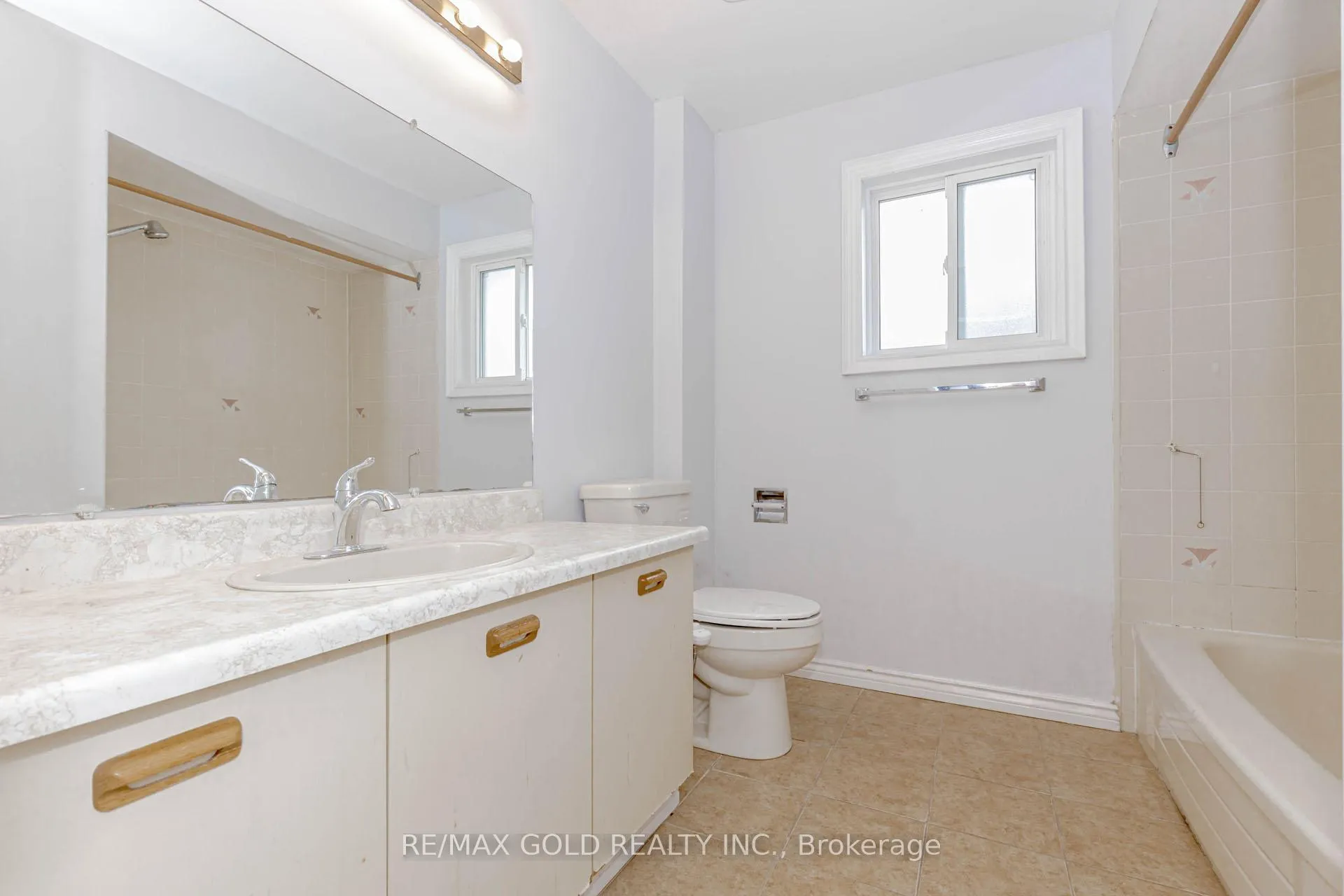 Photo 24 of 16 Polygon Court, Brampton, Heart Lake West — HOMEH