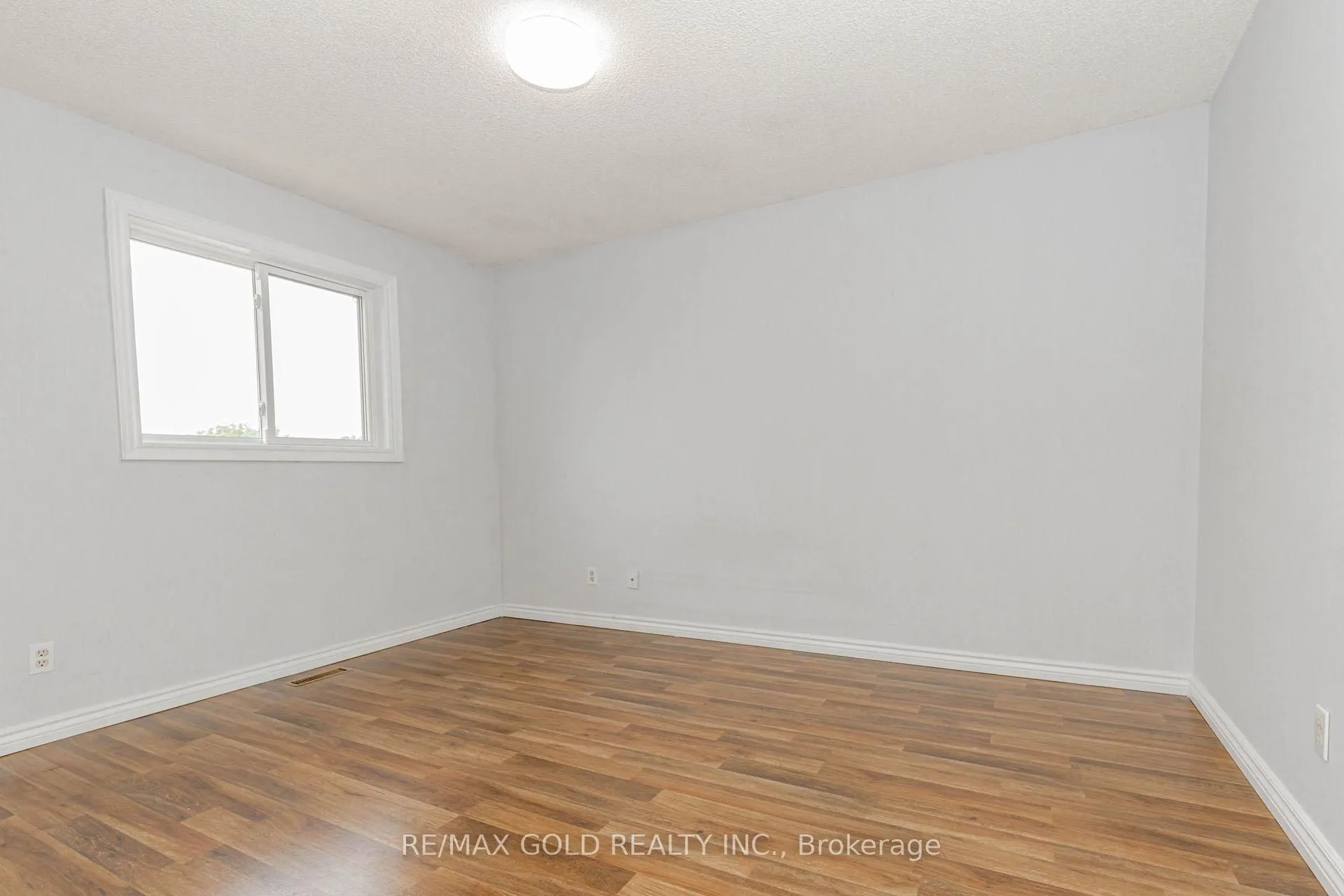 Photo 25 of 16 Polygon Court, Brampton, Heart Lake West — HOMEH