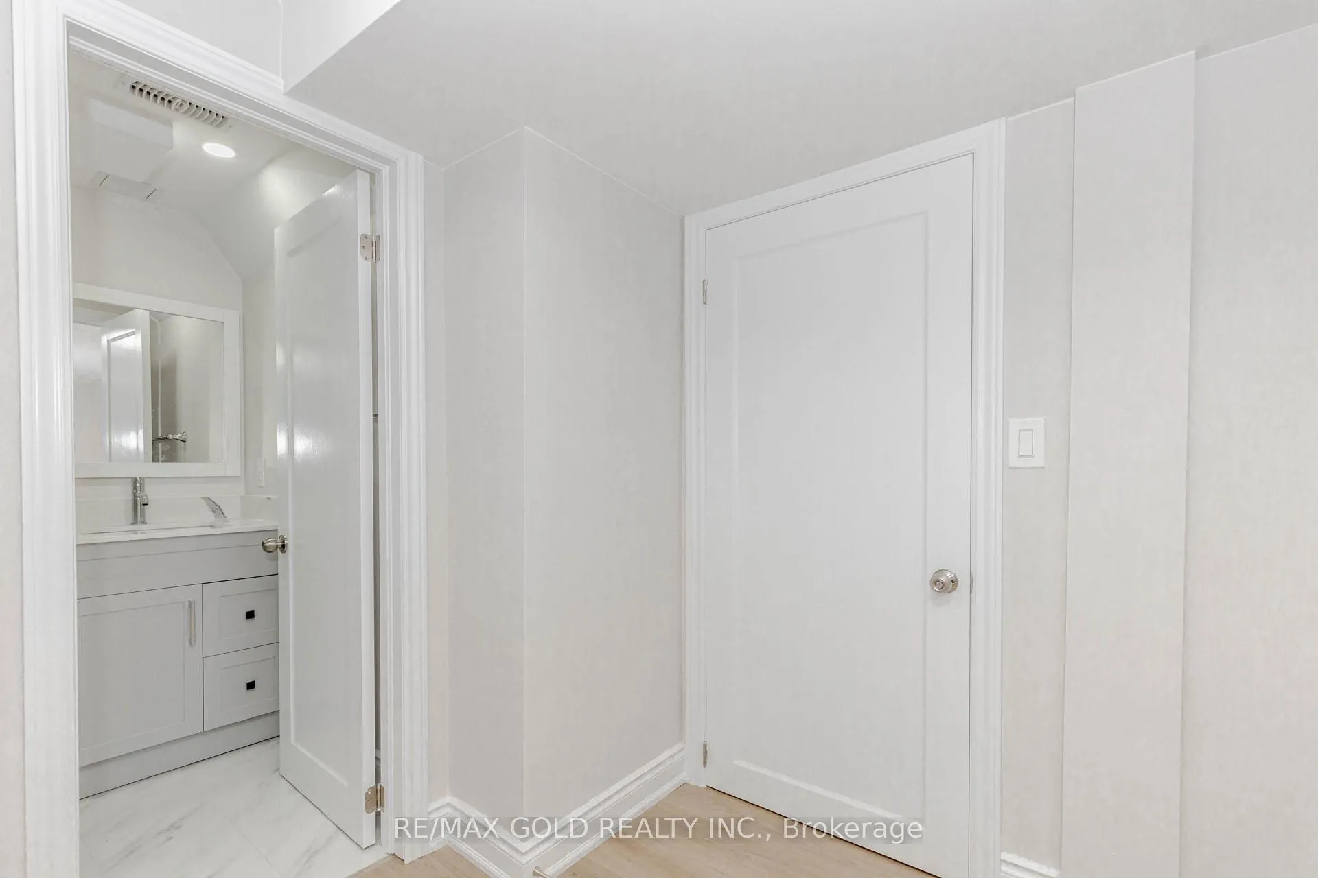 Photo 29 of 16 Polygon Court, Brampton, Heart Lake West — HOMEH