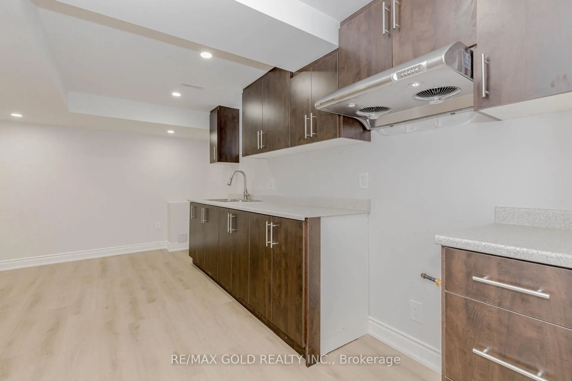 Photo 31 of 16 Polygon Court, Brampton, Heart Lake West — HOMEH