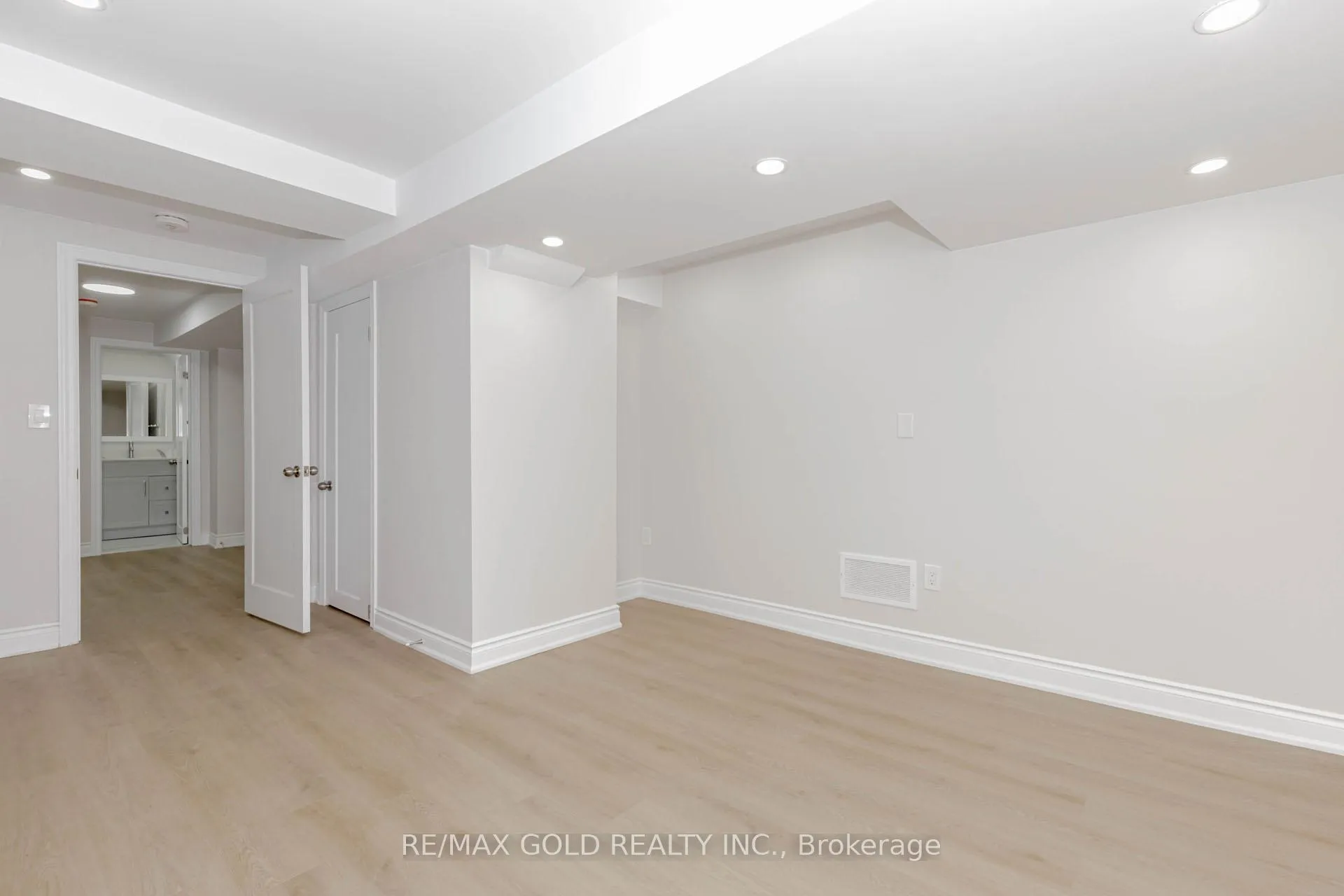 Photo 33 of 16 Polygon Court, Brampton, Heart Lake West — HOMEH