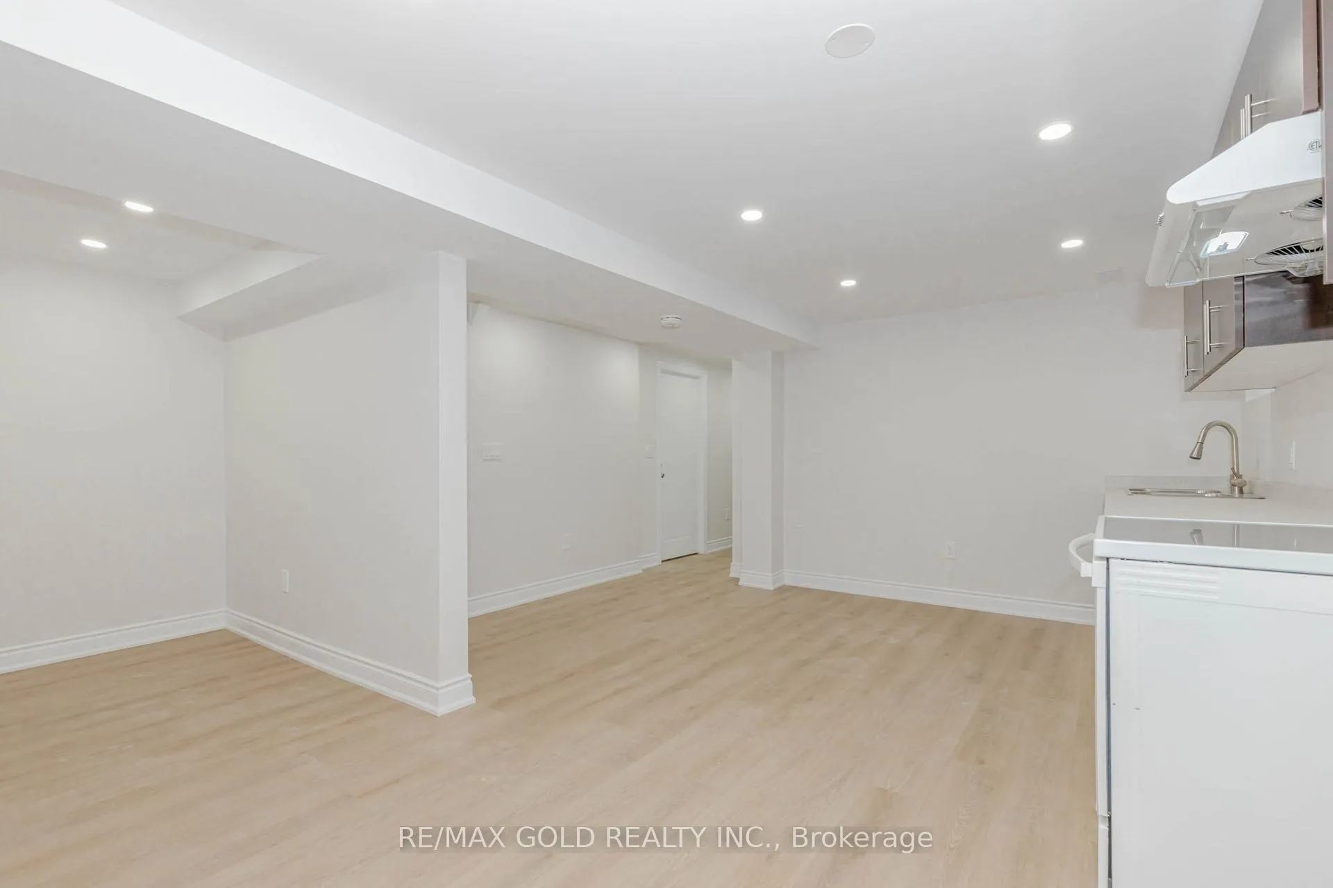 Photo 36 of 16 Polygon Court, Brampton, Heart Lake West — HOMEH
