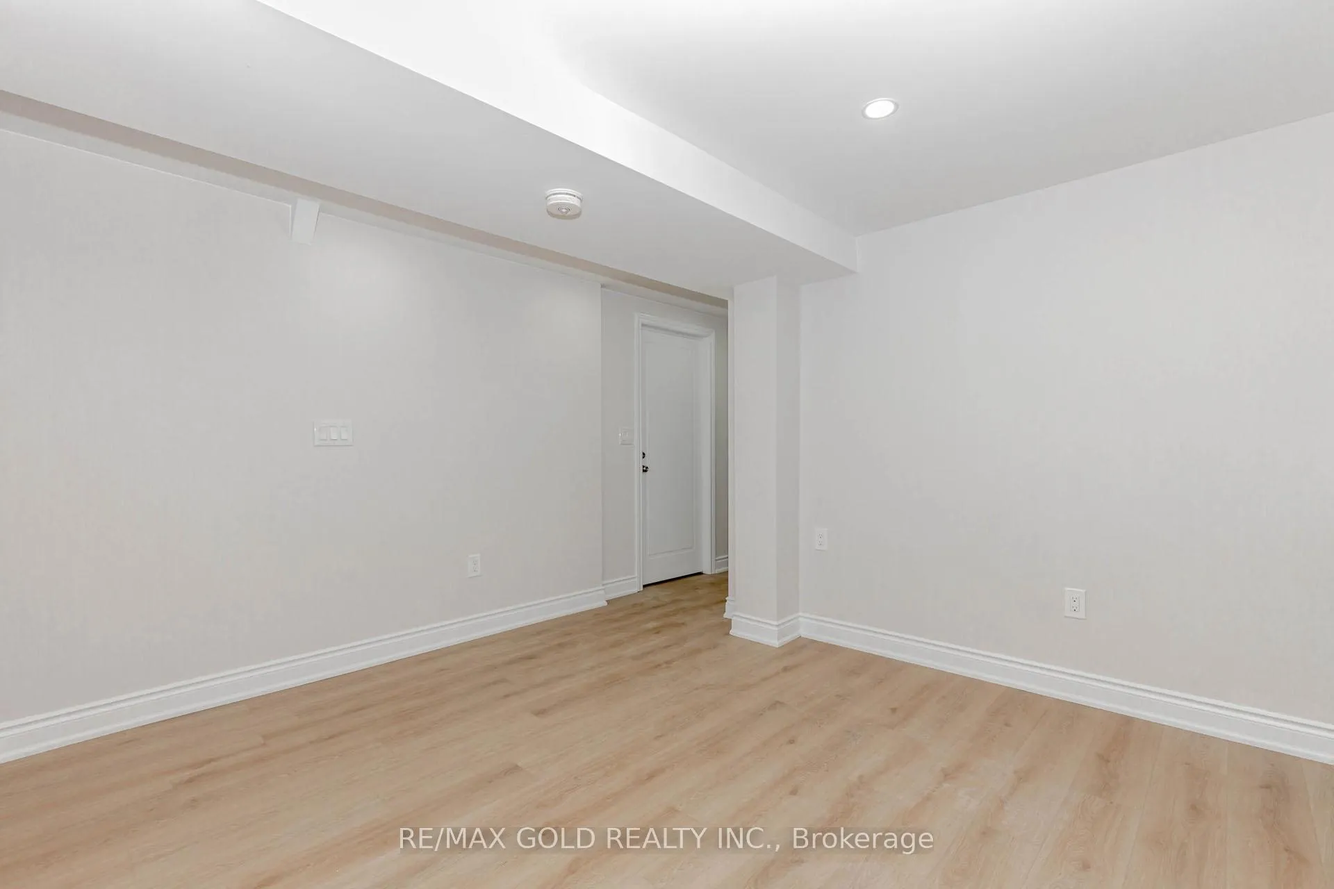 Photo 37 of 16 Polygon Court, Brampton, Heart Lake West — HOMEH