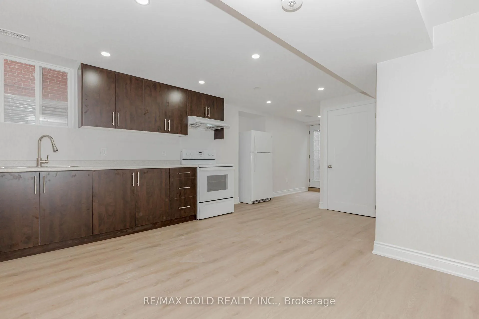 Photo 38 of 16 Polygon Court, Brampton, Heart Lake West — HOMEH