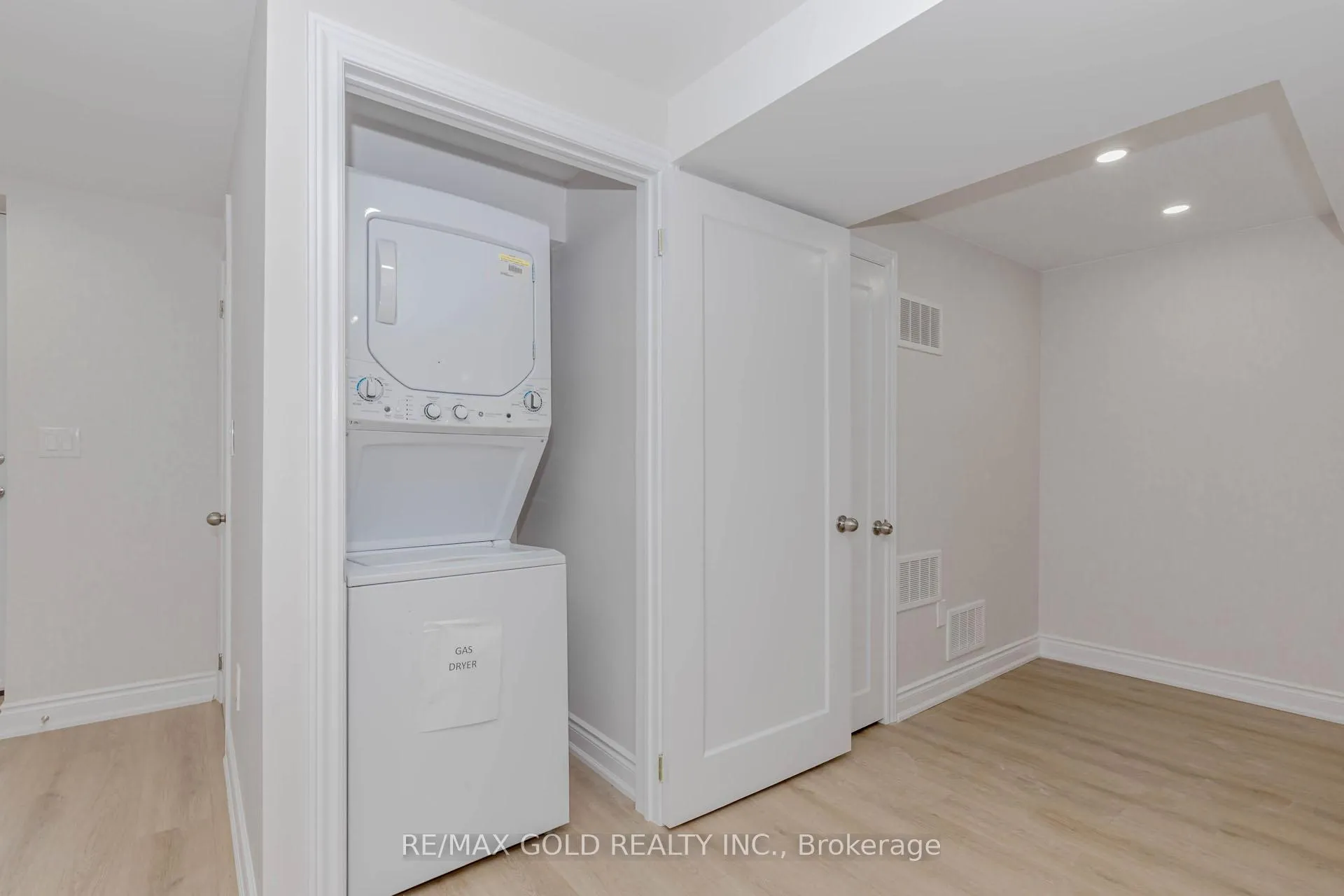 Photo 42 of 16 Polygon Court, Brampton, Heart Lake West — HOMEH
