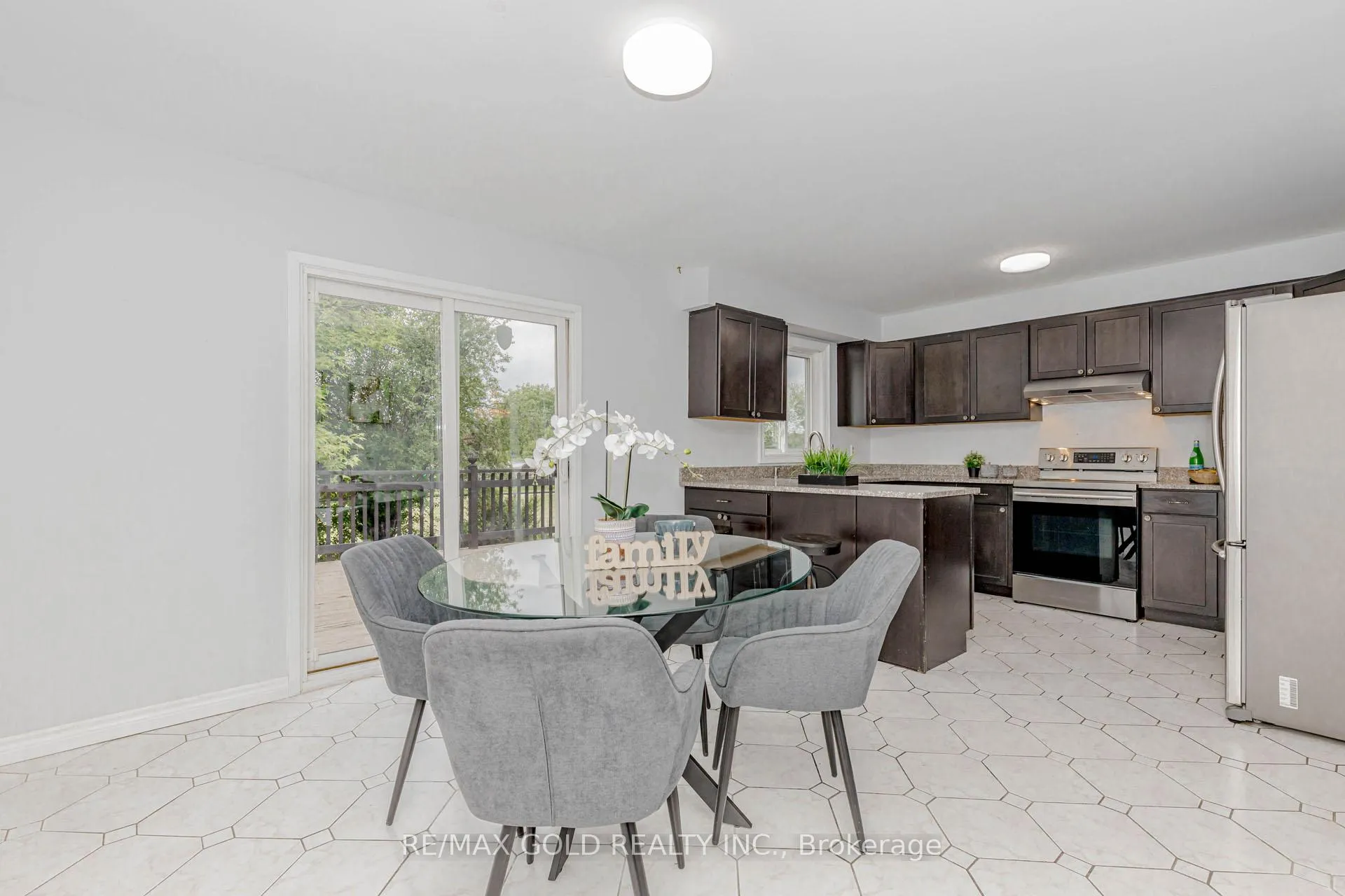 Photo 47 of 16 Polygon Court, Brampton, Heart Lake West — HOMEH