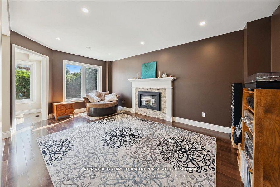 Photo 2 of 23 Litner Crescent, Georgina, Keswick North — HOMEH