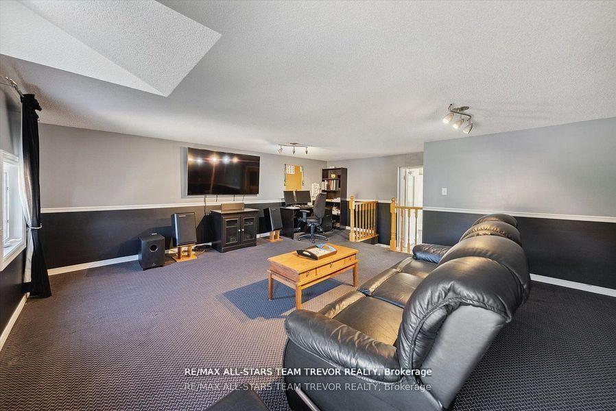Photo 14 of 23 Litner Crescent, Georgina, Keswick North — HOMEH