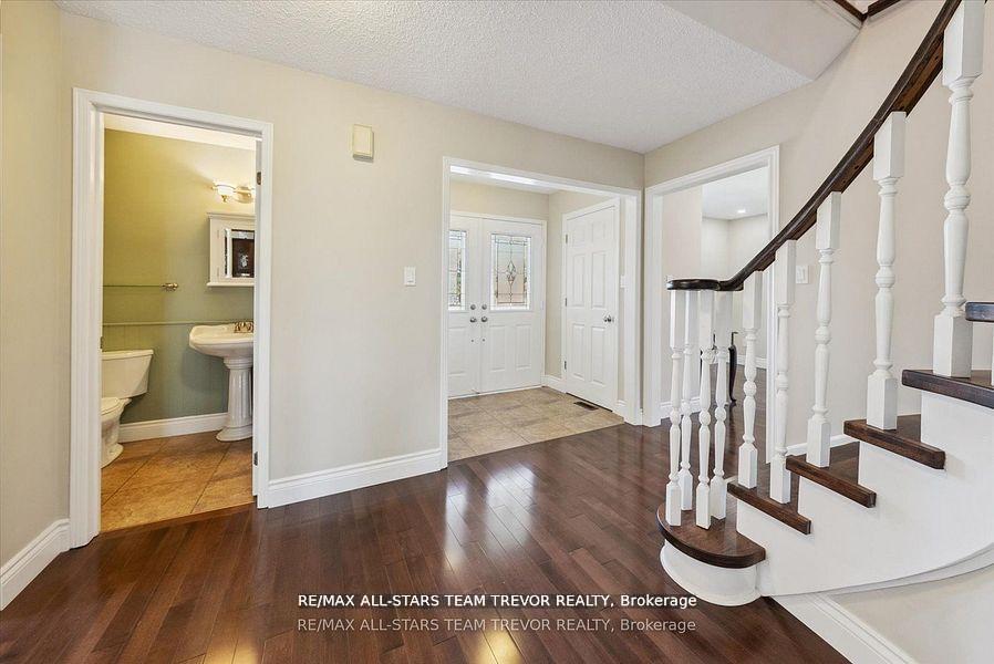 Photo 16 of 23 Litner Crescent, Georgina, Keswick North — HOMEH