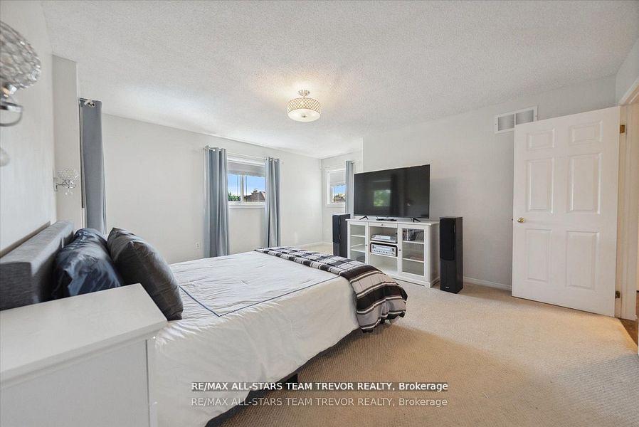 Photo 18 of 23 Litner Crescent, Georgina, Keswick North — HOMEH