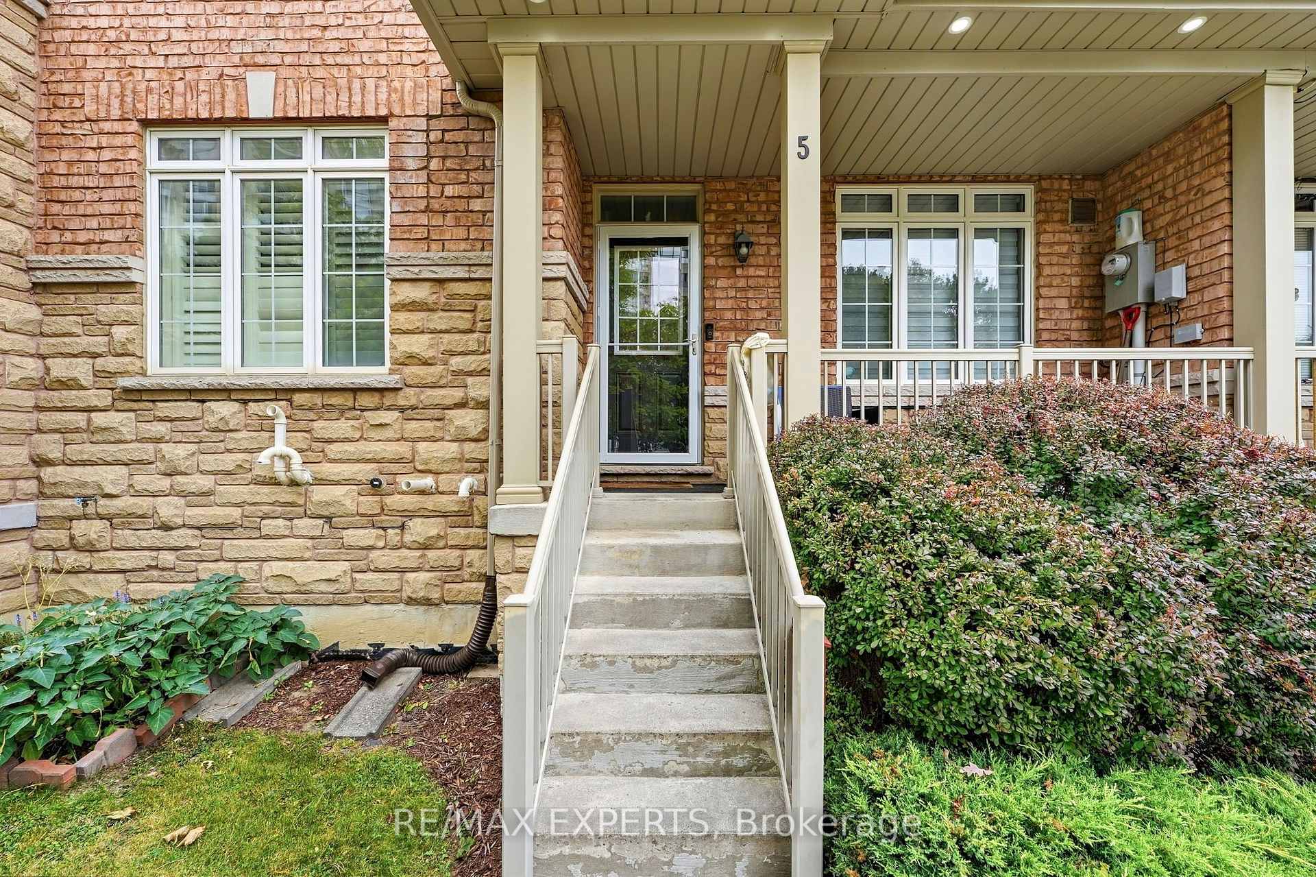 Photo 2 of 5 Parrotta Drive, North York, Humberlea-Pelmo Park — HOMEH
