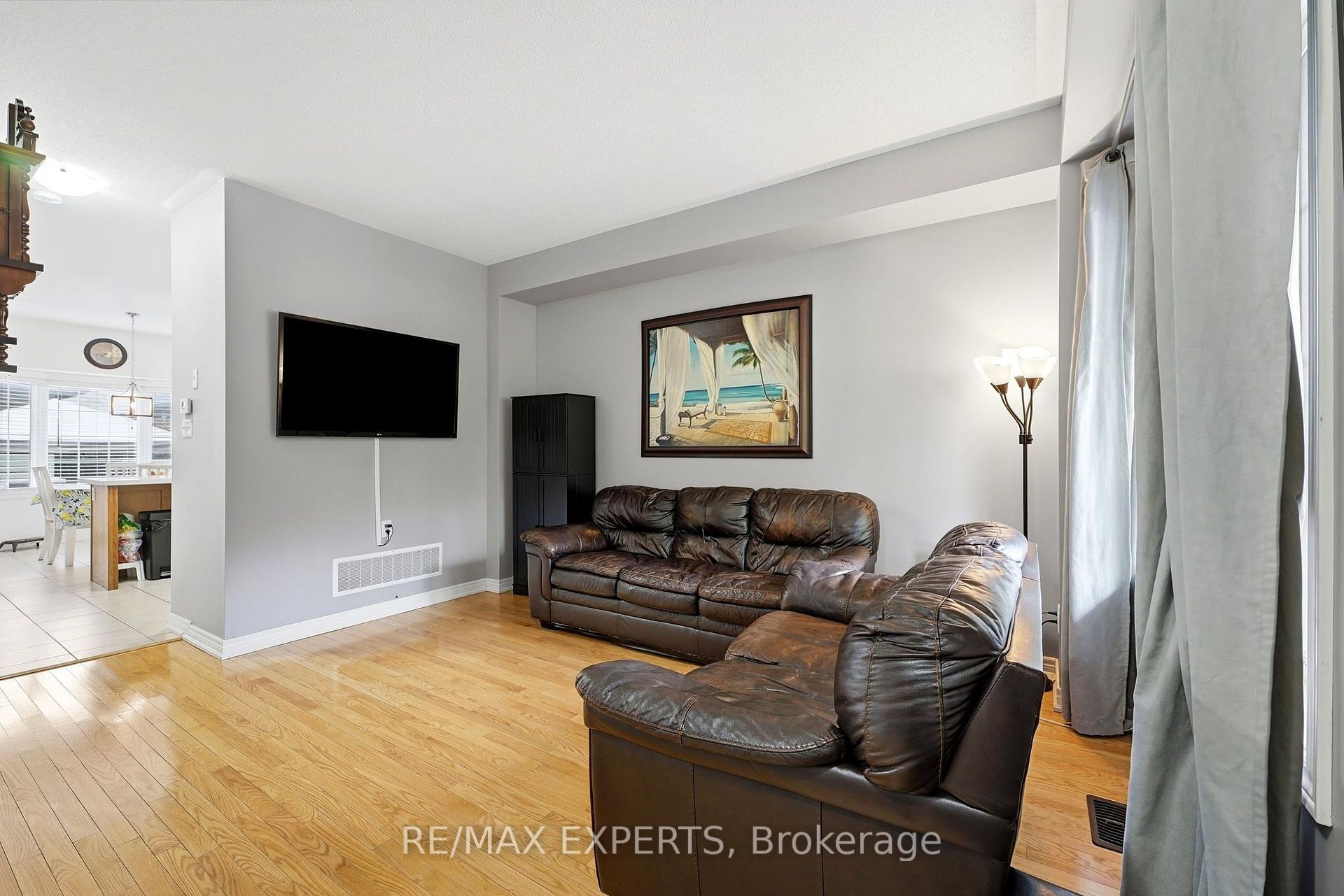 Photo 5 of 5 Parrotta Drive, North York, Humberlea-Pelmo Park — HOMEH